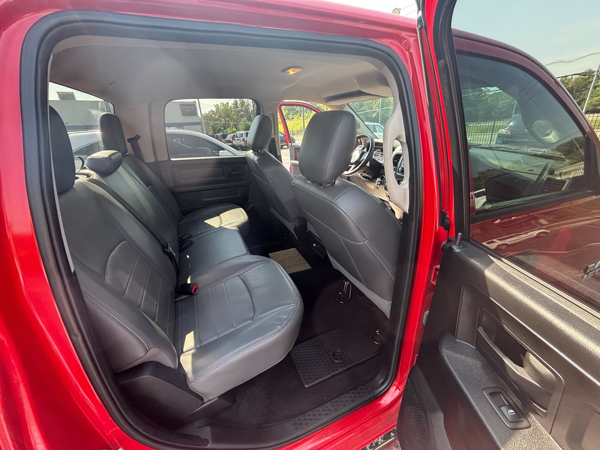 https://whipz-site-01.s3.us-east-2.amazonaws.com/vehicle_inventory/1/P000474/images/82be96f2-6877-4c04-942b-e0df49670c61.jpg
