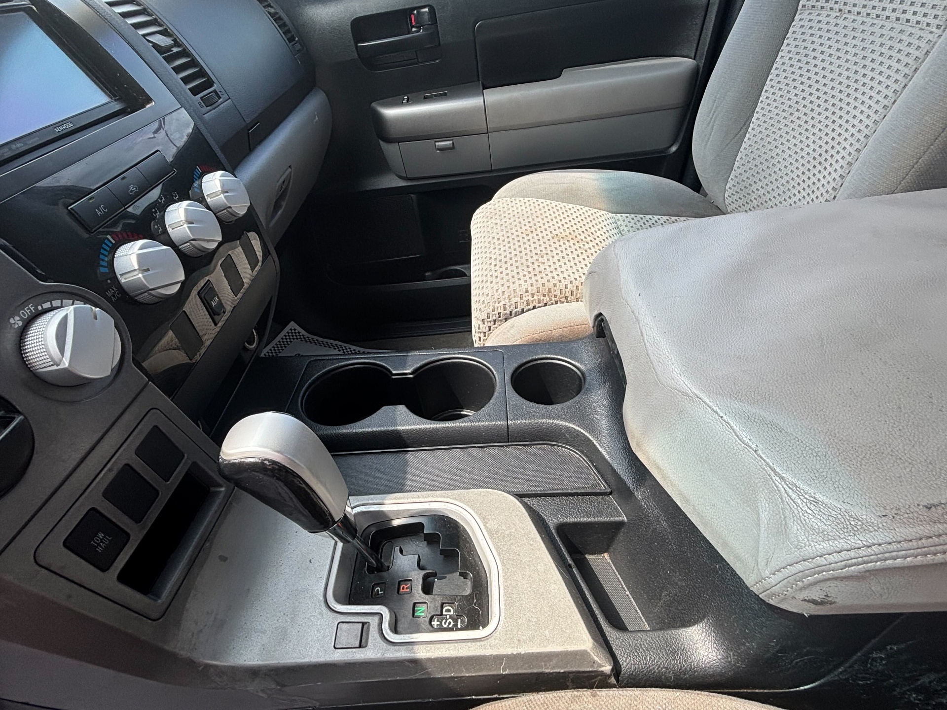 https://whipz-site-01.s3.us-east-2.amazonaws.com/vehicle_inventory/1/P000548/images/e6a7abcf-f727-4335-8213-39de5513b458.jpg
