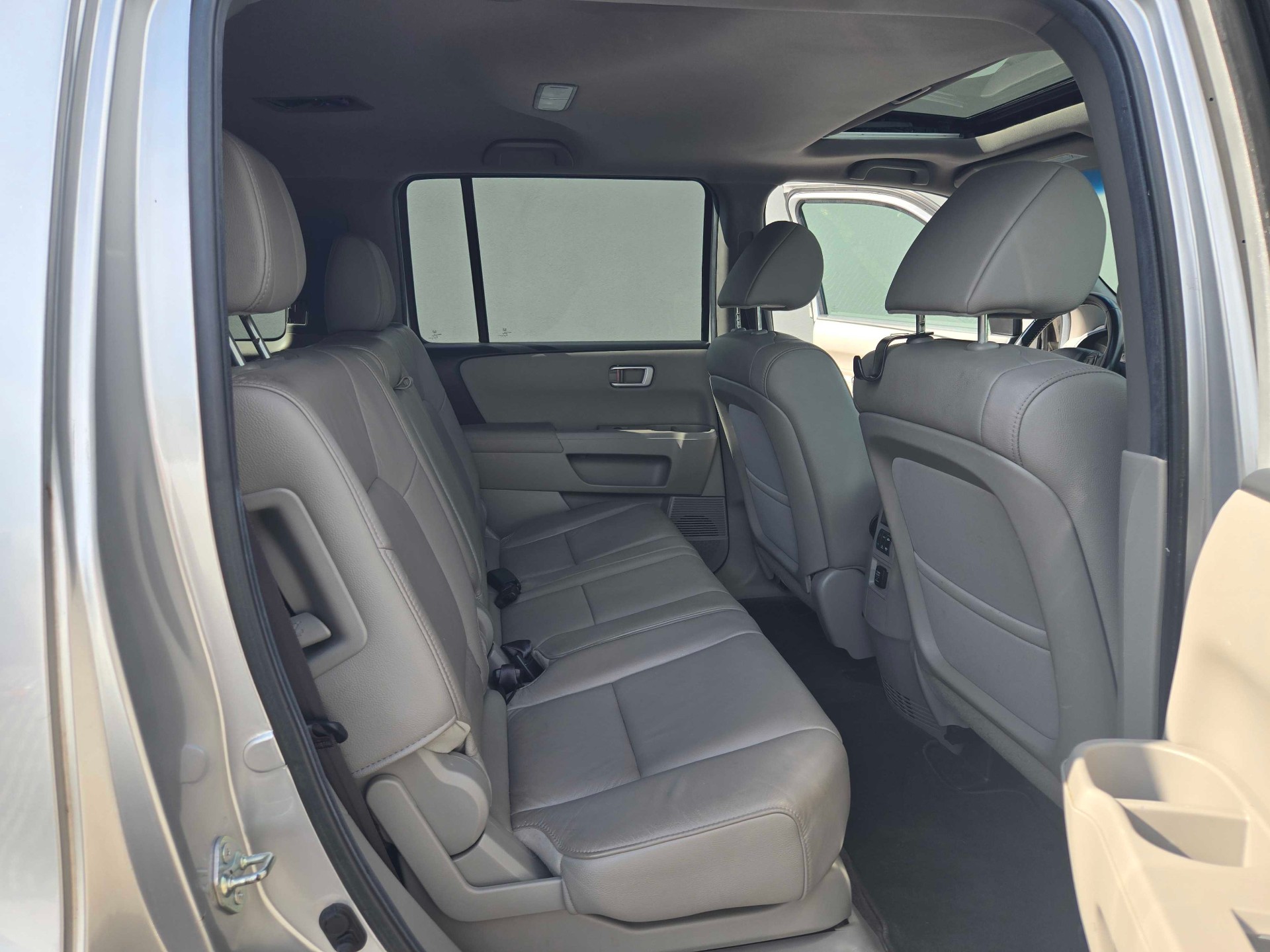 https://whipz-site-01.s3.us-east-2.amazonaws.com/vehicle_inventory/1/P000630/images/06b6c061-3be4-4053-9d7b-375e65c71d85.jpg
