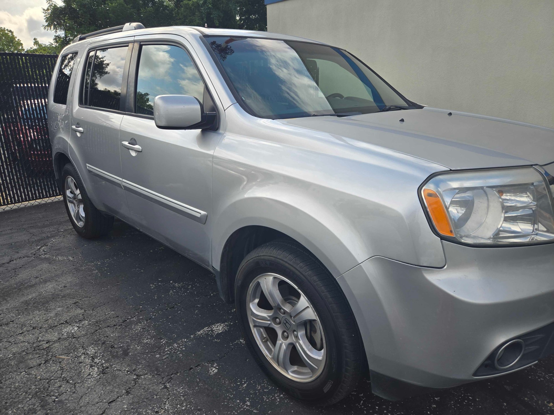 https://whipz-site-01.s3.us-east-2.amazonaws.com/vehicle_inventory/1/P000630/images/34d6953a-68ba-4bca-abf7-d089763bb844.jpg