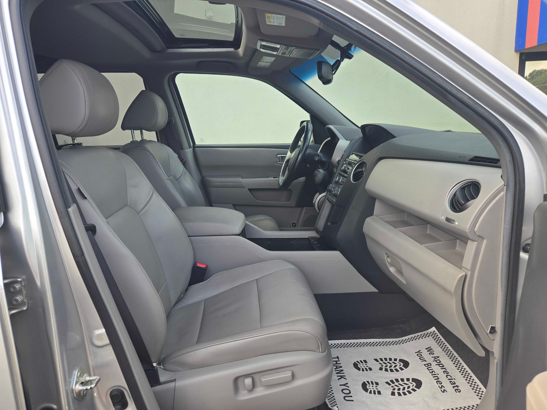 https://whipz-site-01.s3.us-east-2.amazonaws.com/vehicle_inventory/1/P000630/images/5b34c017-1498-4b1d-ad5c-e6d055c637cd.jpg