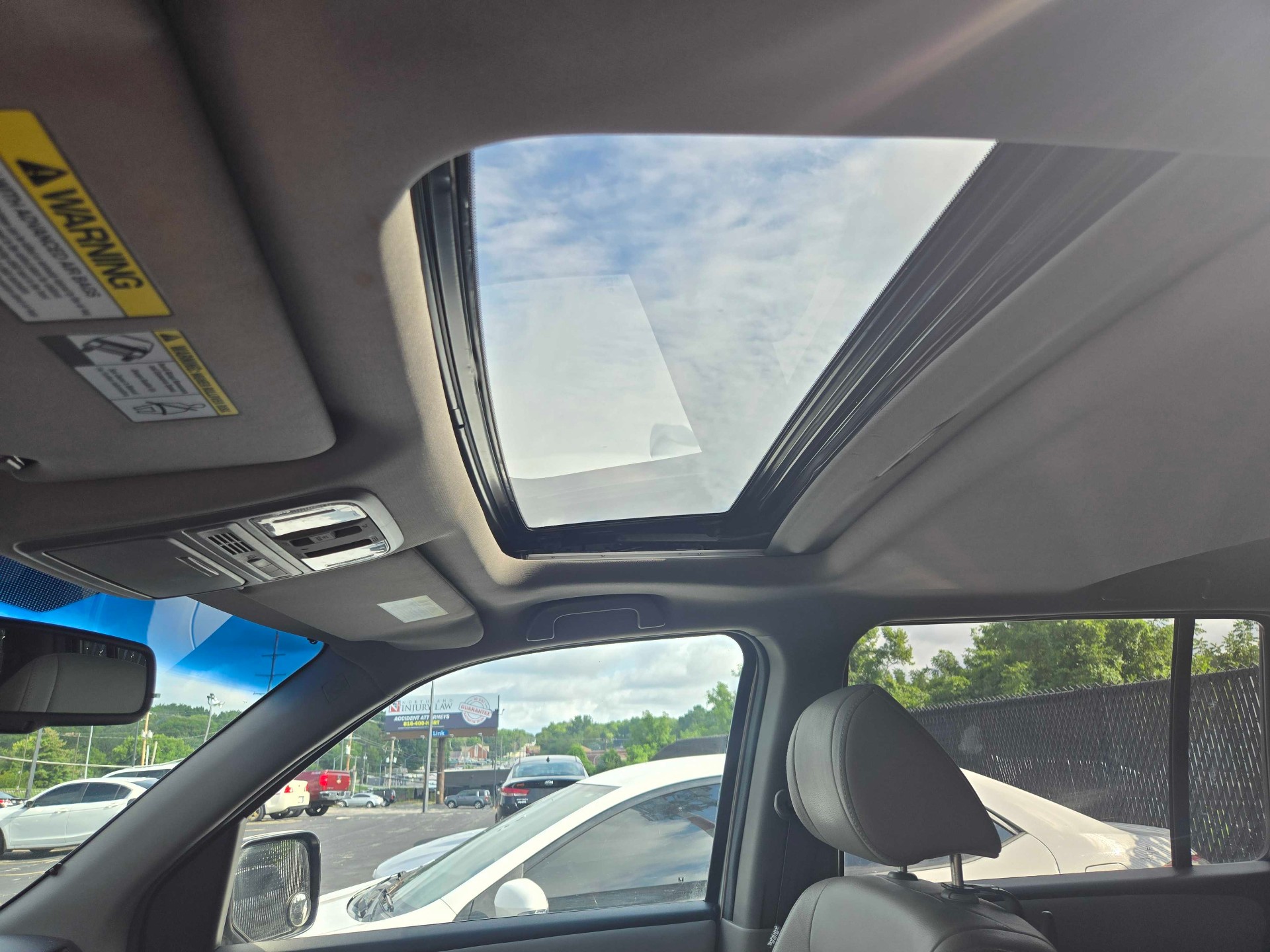 https://whipz-site-01.s3.us-east-2.amazonaws.com/vehicle_inventory/1/P000630/images/700fb46c-b9b3-42e9-aec6-3175aed2a02d.jpg