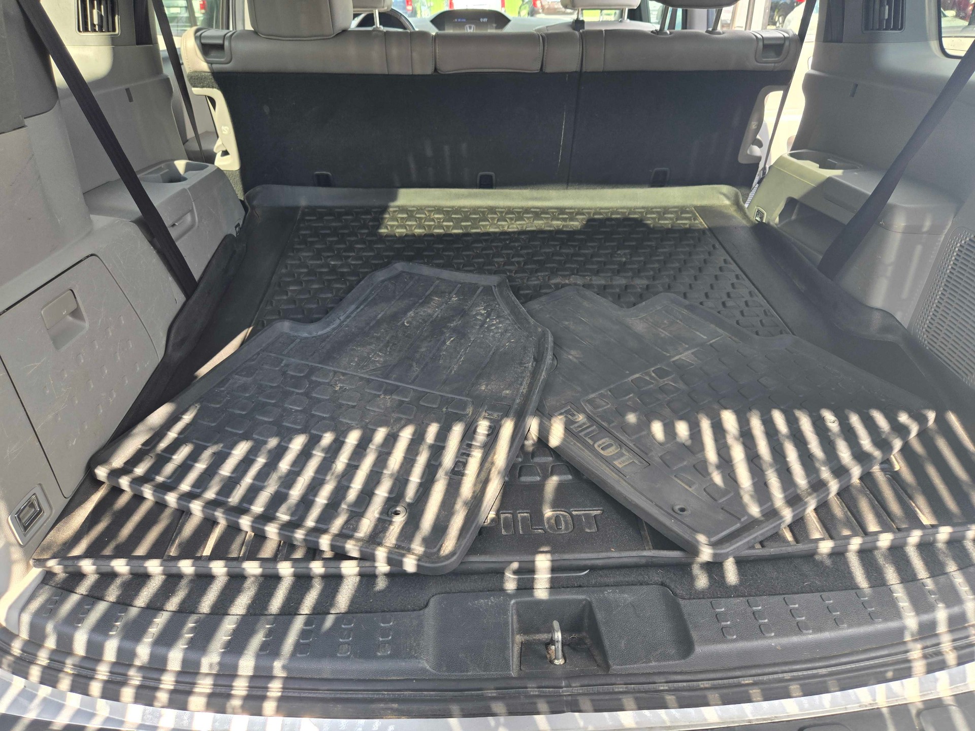 https://whipz-site-01.s3.us-east-2.amazonaws.com/vehicle_inventory/1/P000630/images/ebc7d29e-5c68-483d-9edf-af2d33aa694d.jpg