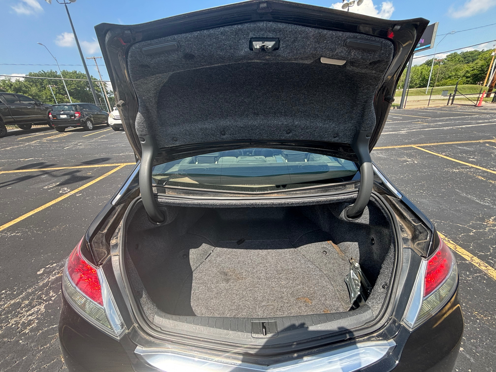 https://whipz-site-01.s3.us-east-2.amazonaws.com/vehicle_inventory/1/P000636/images/3a7e3ed3-5b3b-44de-87bf-44776c388249.jpeg