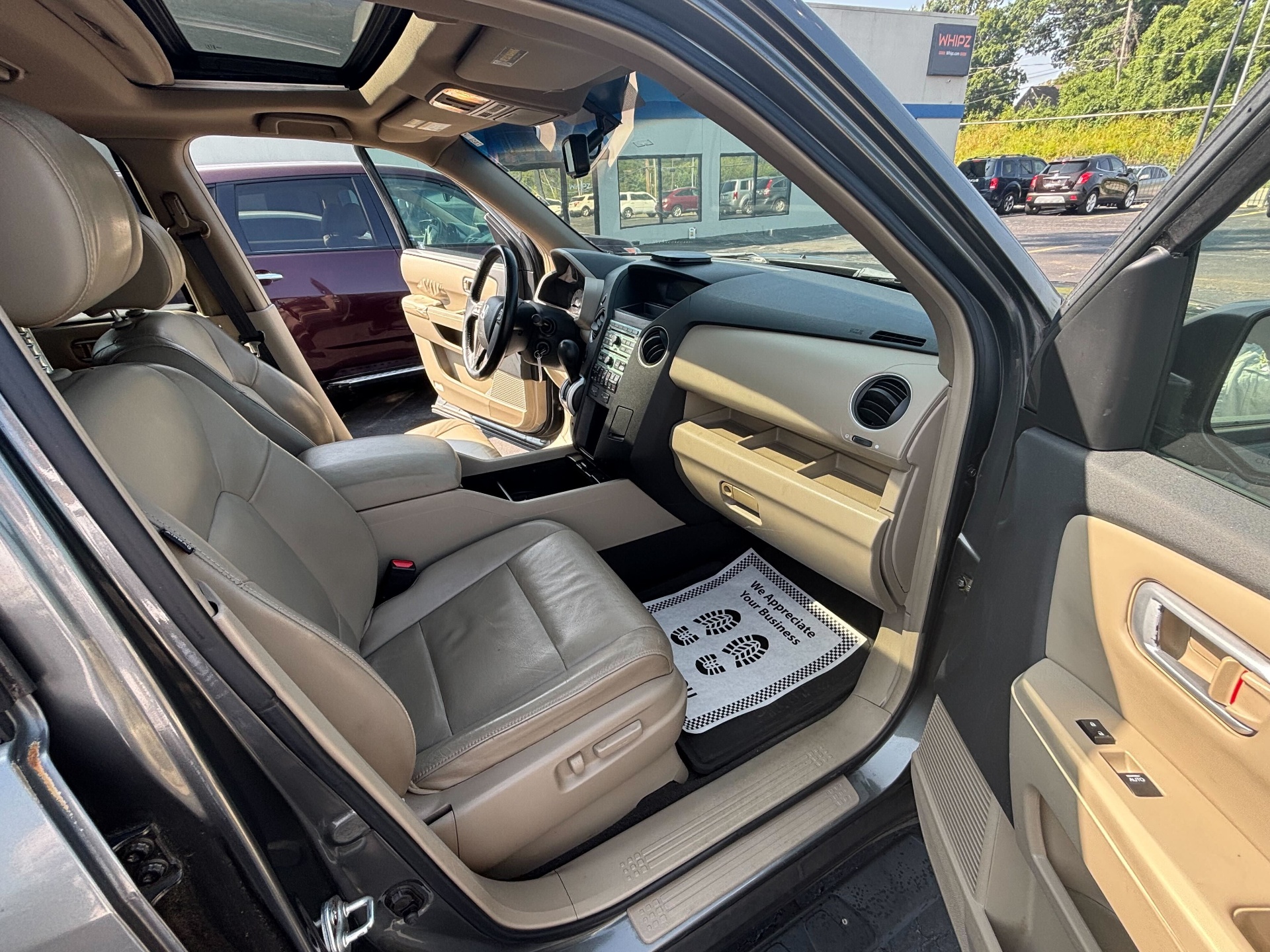 https://whipz-site-01.s3.us-east-2.amazonaws.com/vehicle_inventory/1/P000645/images/06fc4d0f-15bb-46d5-93df-917658c8fdbf.jpg