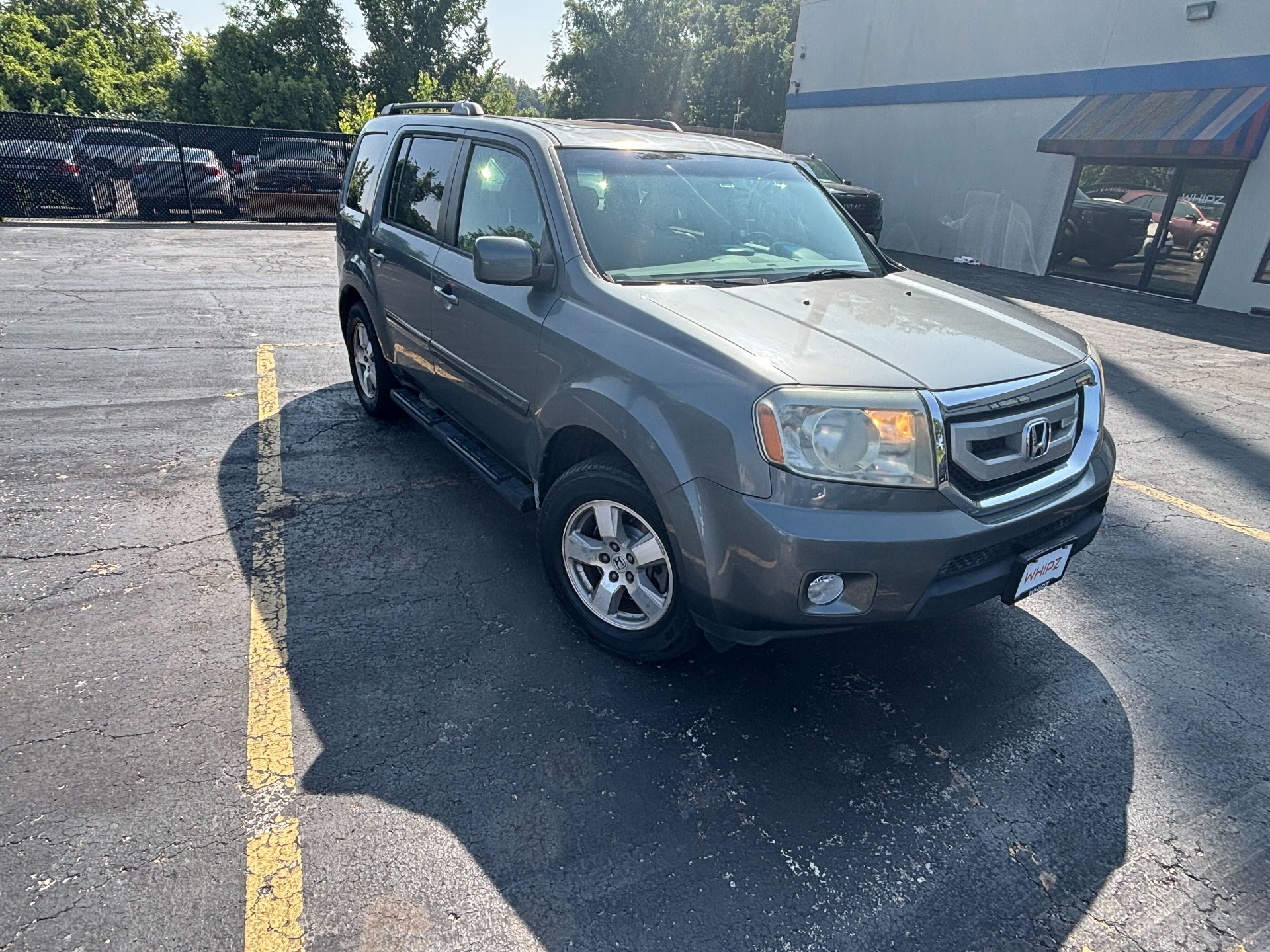 https://whipz-site-01.s3.us-east-2.amazonaws.com/vehicle_inventory/1/P000645/images/24283f9f-5454-4e0b-8404-4eb6a204bb3d.jpg