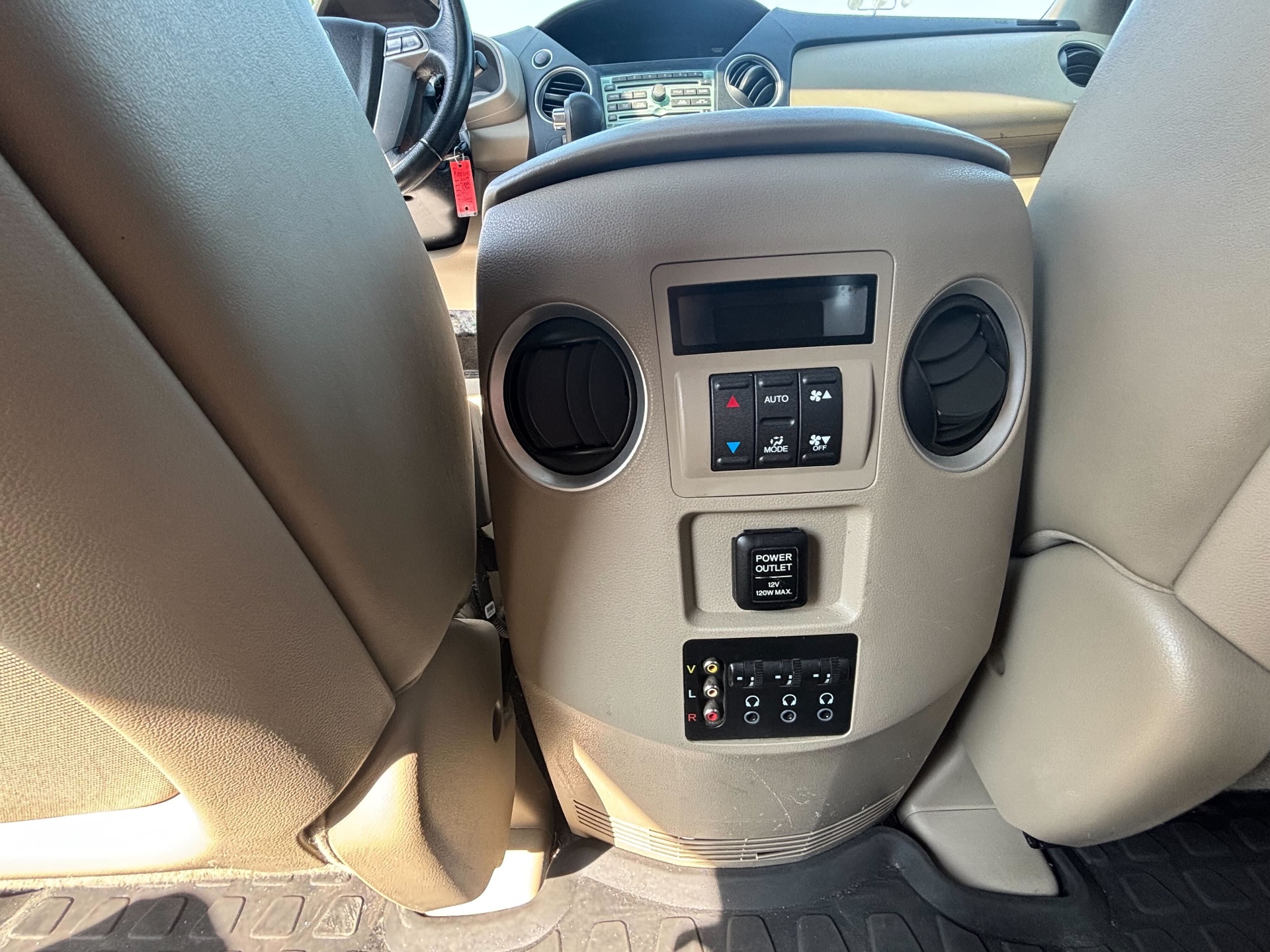 https://whipz-site-01.s3.us-east-2.amazonaws.com/vehicle_inventory/1/P000645/images/75695b00-66d2-4c38-ba20-895a7c8d3408.jpg