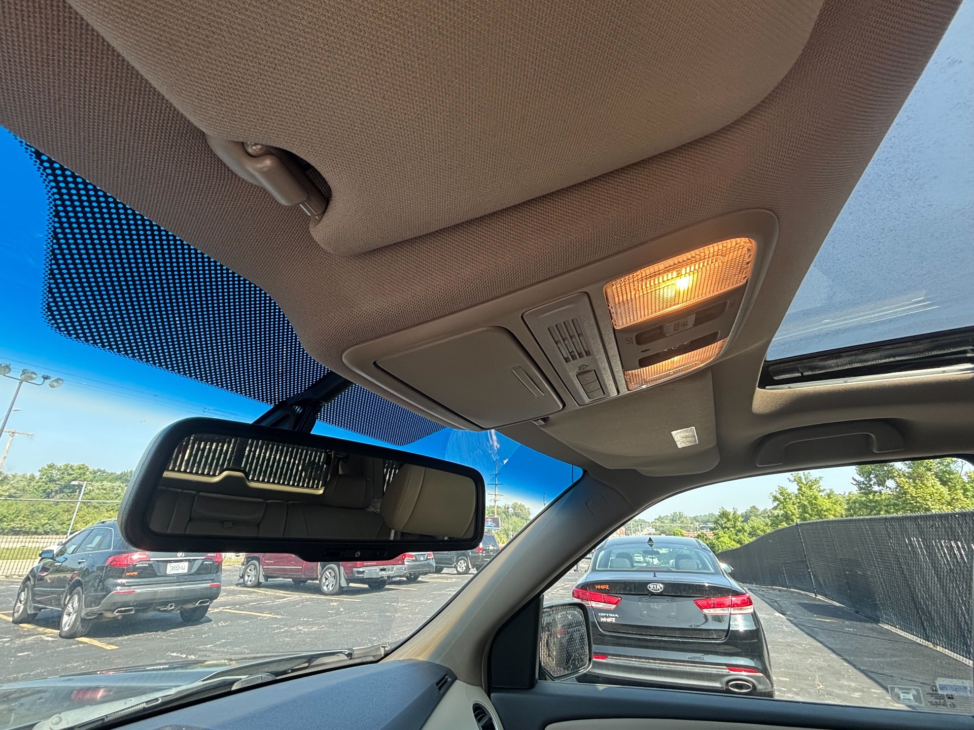 https://whipz-site-01.s3.us-east-2.amazonaws.com/vehicle_inventory/1/P000645/images/b2b75ac7-e664-461f-b05a-c55eaad0d1c6.jpg
