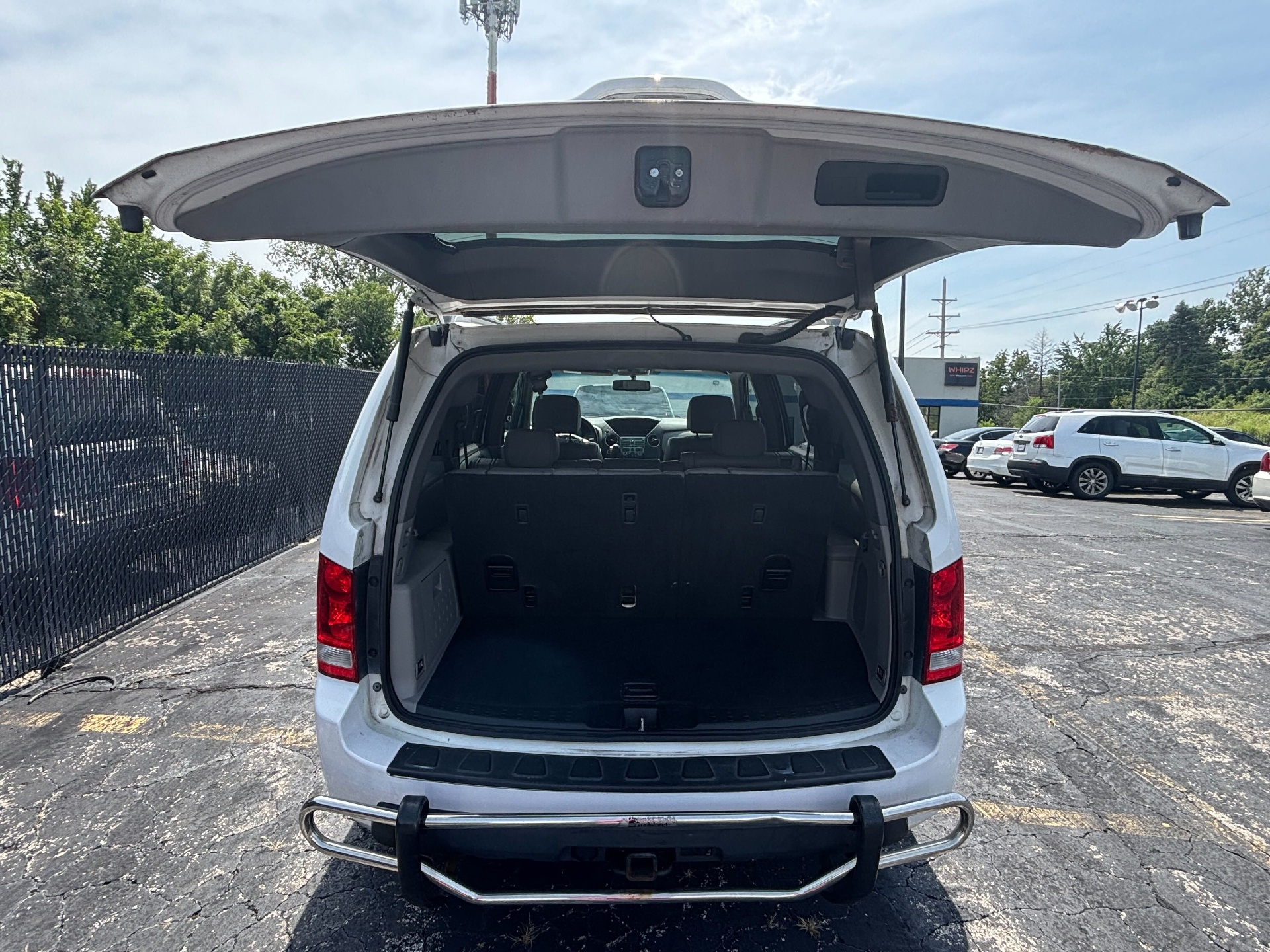 https://whipz-site-01.s3.us-east-2.amazonaws.com/vehicle_inventory/1/P000647/images/23288fb3-4857-4693-81c3-b422a2edda45.jpg