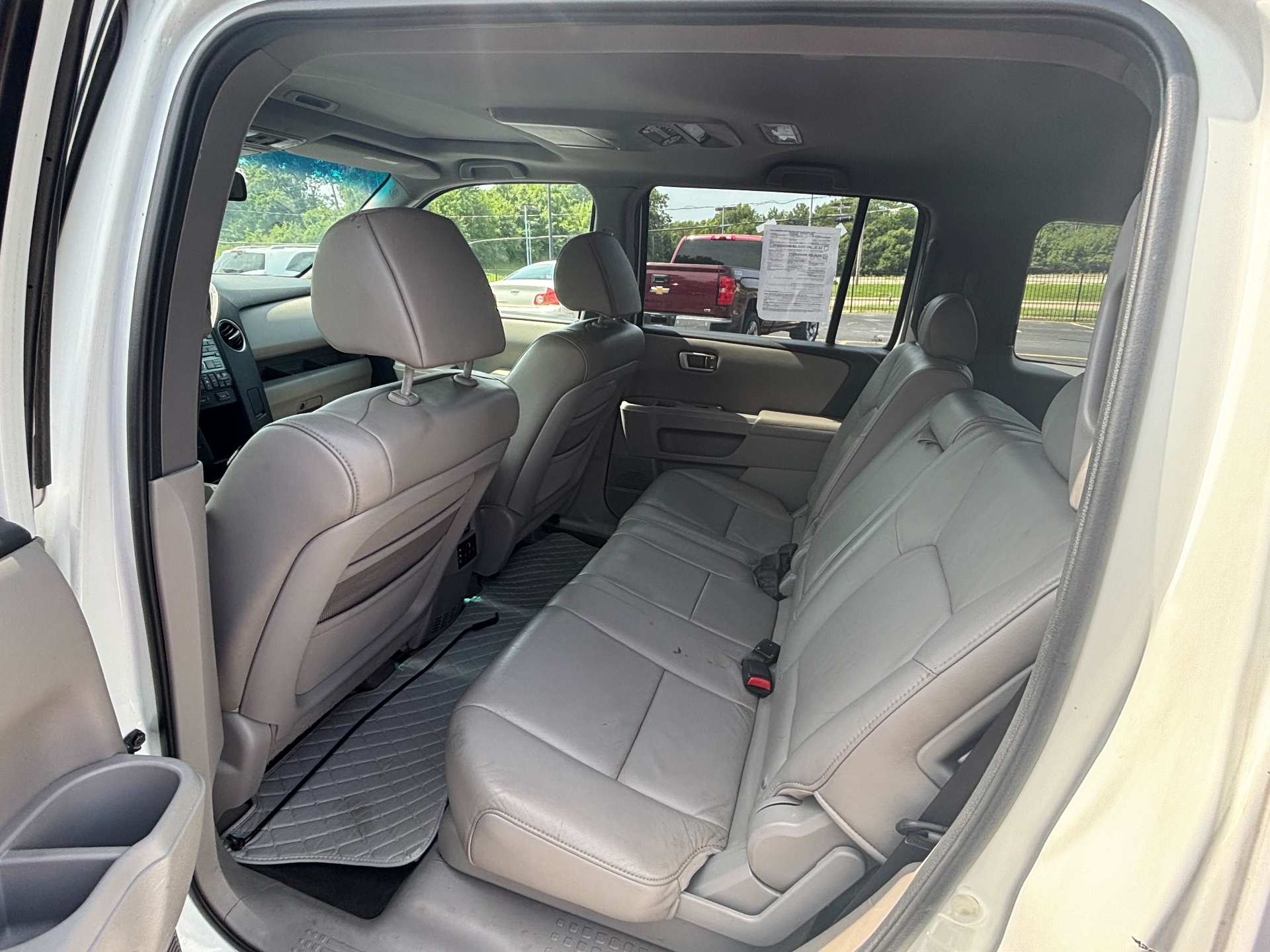https://whipz-site-01.s3.us-east-2.amazonaws.com/vehicle_inventory/1/P000647/images/5e875eee-0148-45bf-a8fd-480287241b2e.jpg