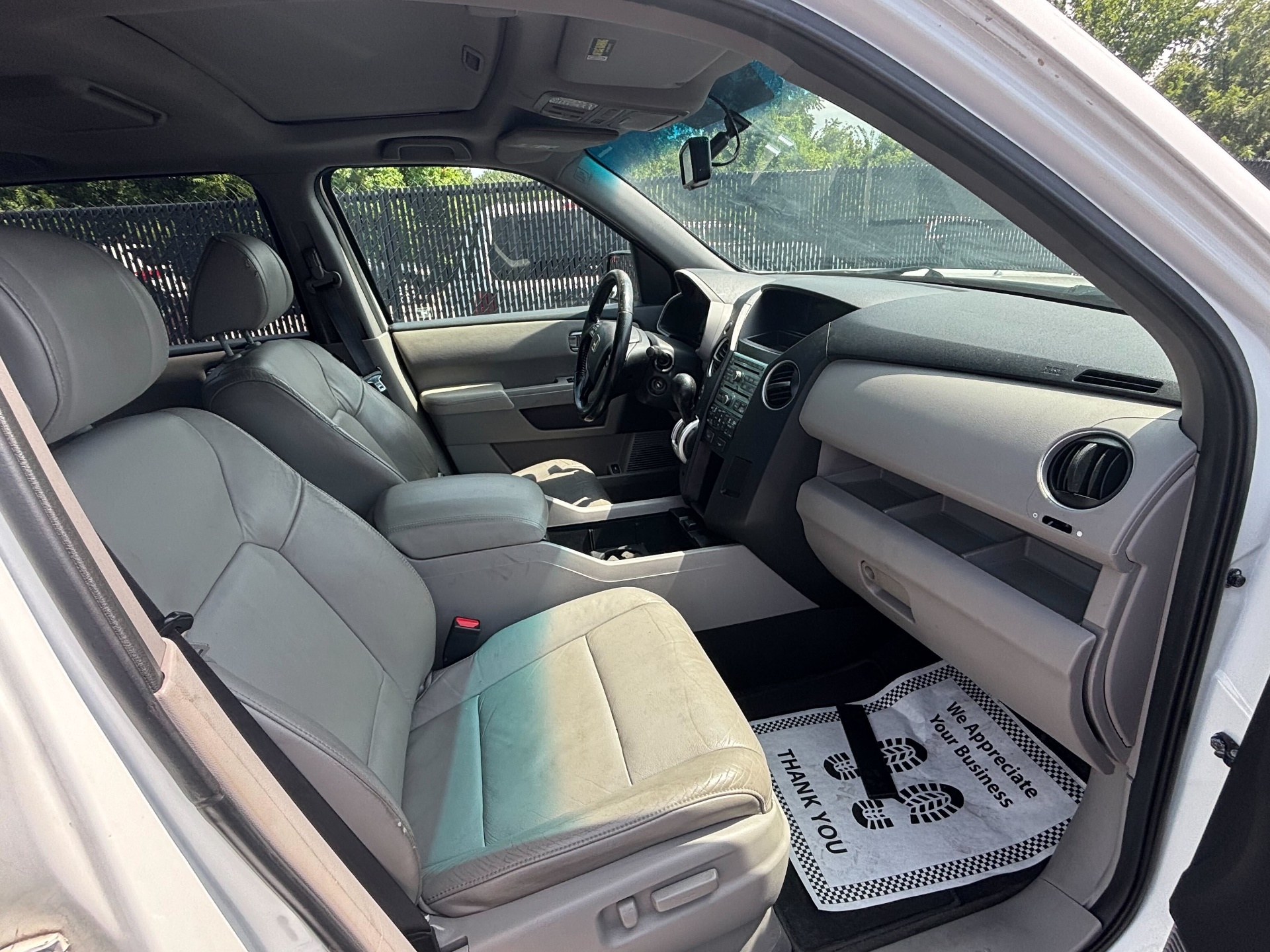 https://whipz-site-01.s3.us-east-2.amazonaws.com/vehicle_inventory/1/P000647/images/8bc38439-041c-4517-9d63-060b12e5551f.jpg