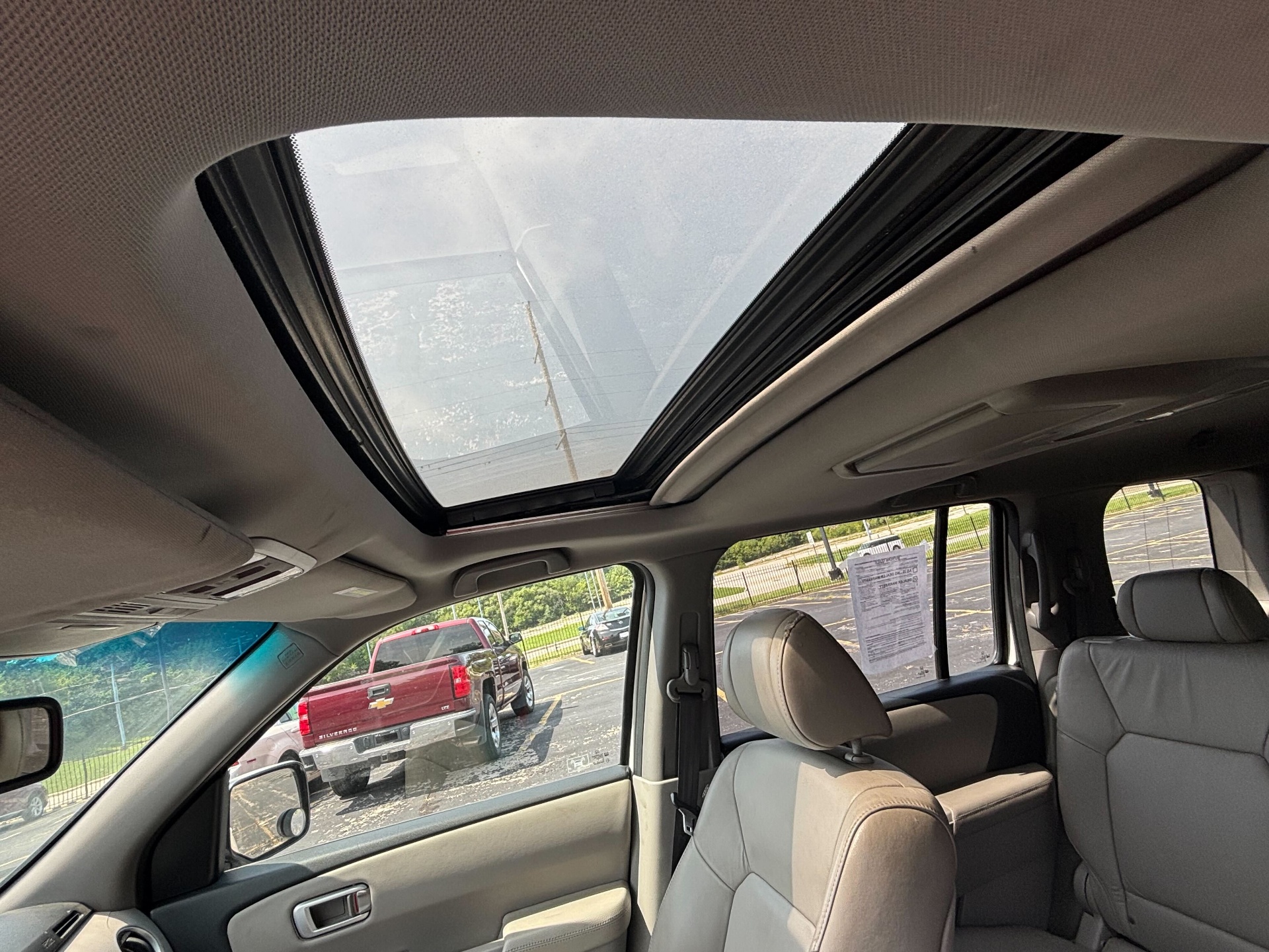https://whipz-site-01.s3.us-east-2.amazonaws.com/vehicle_inventory/1/P000647/images/e11ea214-b83a-414d-a8d5-0c0633bb71e9.jpg