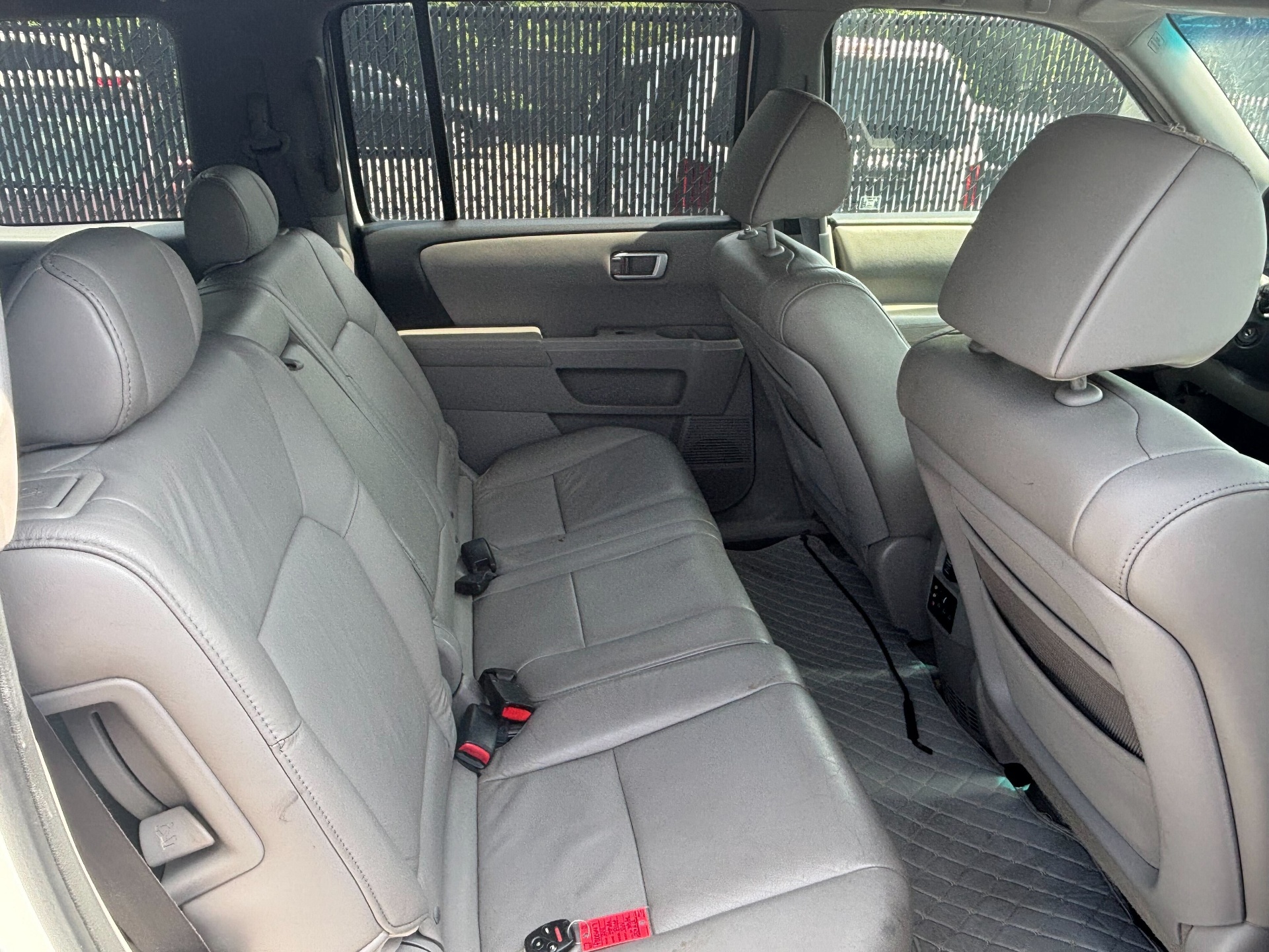 https://whipz-site-01.s3.us-east-2.amazonaws.com/vehicle_inventory/1/P000647/images/e1a66e3d-ca1e-4de1-a027-71bacd81df6c.jpg