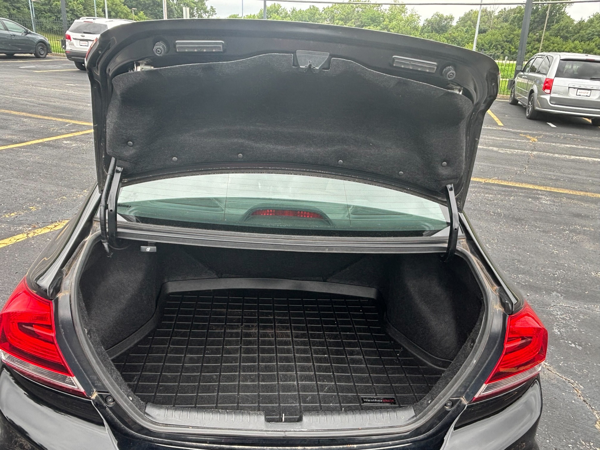 https://whipz-site-01.s3.us-east-2.amazonaws.com/vehicle_inventory/1/P000651/images/557654e8-f92c-40af-9932-91d110d5ff68.jpg