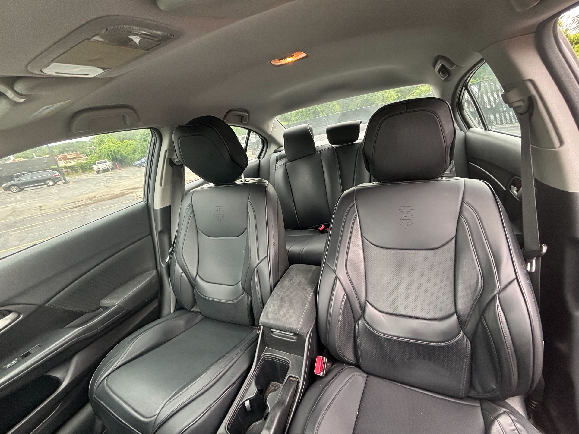 https://whipz-site-01.s3.us-east-2.amazonaws.com/vehicle_inventory/1/P000651/images/daf7e4d1-afcf-4e19-b35b-512baffb384e.jpg
