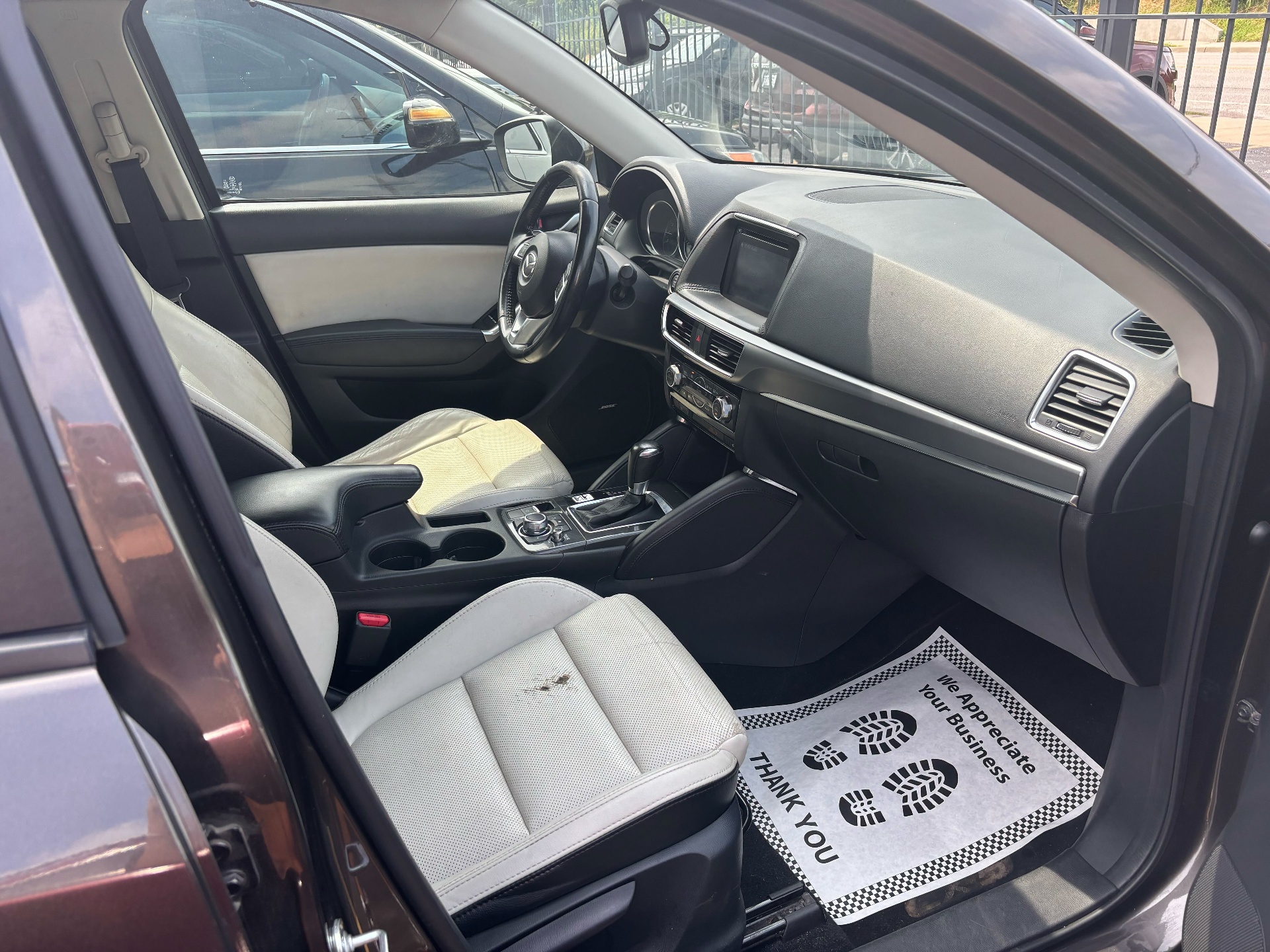 https://whipz-site-01.s3.us-east-2.amazonaws.com/vehicle_inventory/1/P000654/images/0ec4963e-47e5-466a-835d-0c6ec1b07b81.jpg