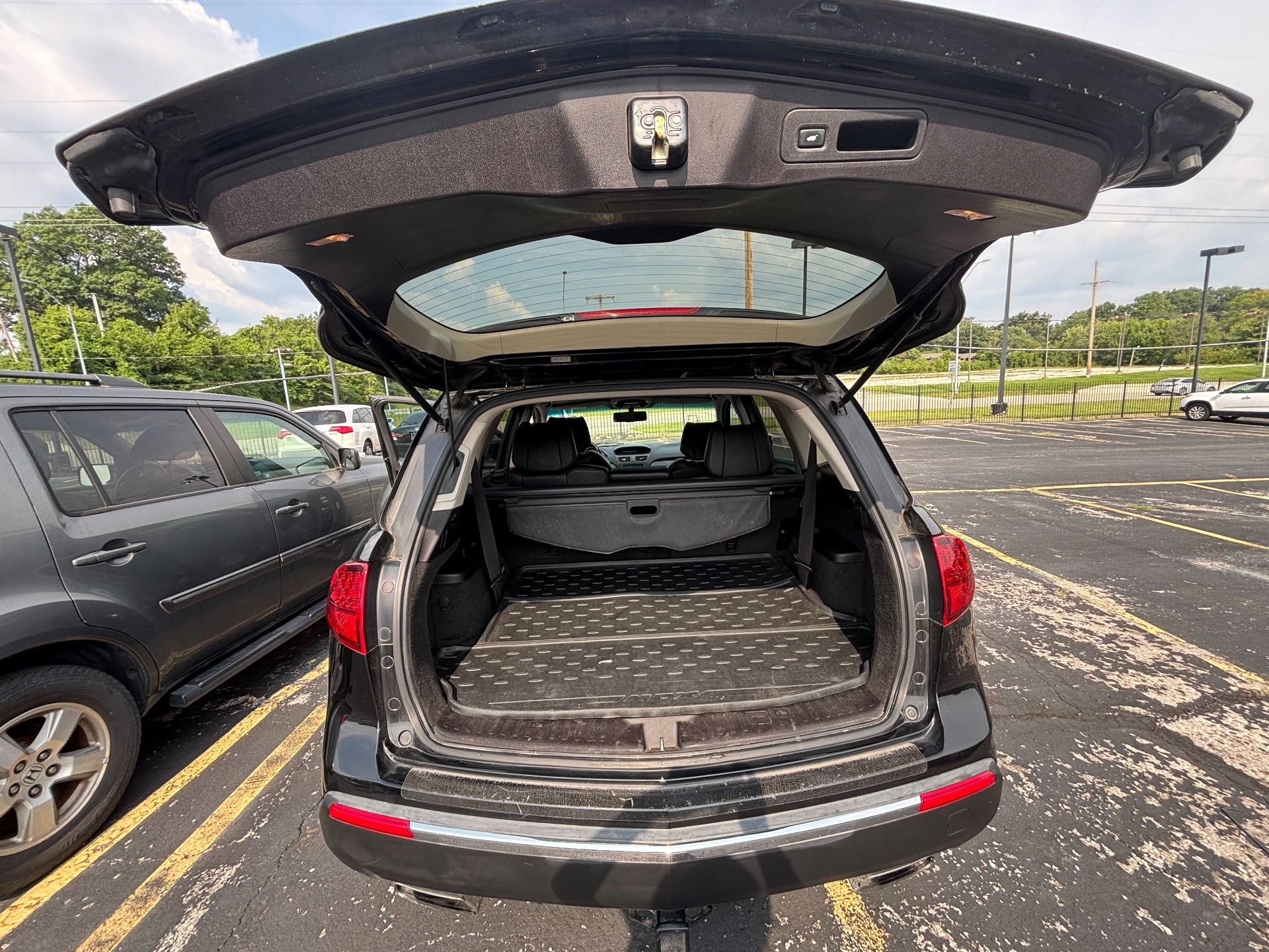 https://whipz-site-01.s3.us-east-2.amazonaws.com/vehicle_inventory/1/P000655/images/5c30b353-a29a-4992-ab4c-99b31140703b.jpg