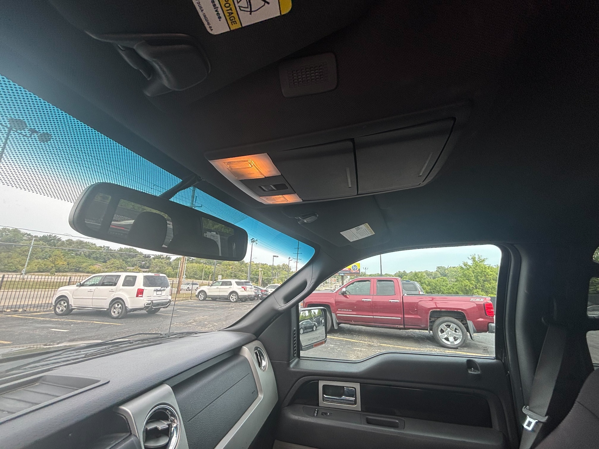 https://whipz-site-01.s3.us-east-2.amazonaws.com/vehicle_inventory/1/P000657/images/1350af1c-89bb-4370-a2e8-a584563fa8fc.jpg