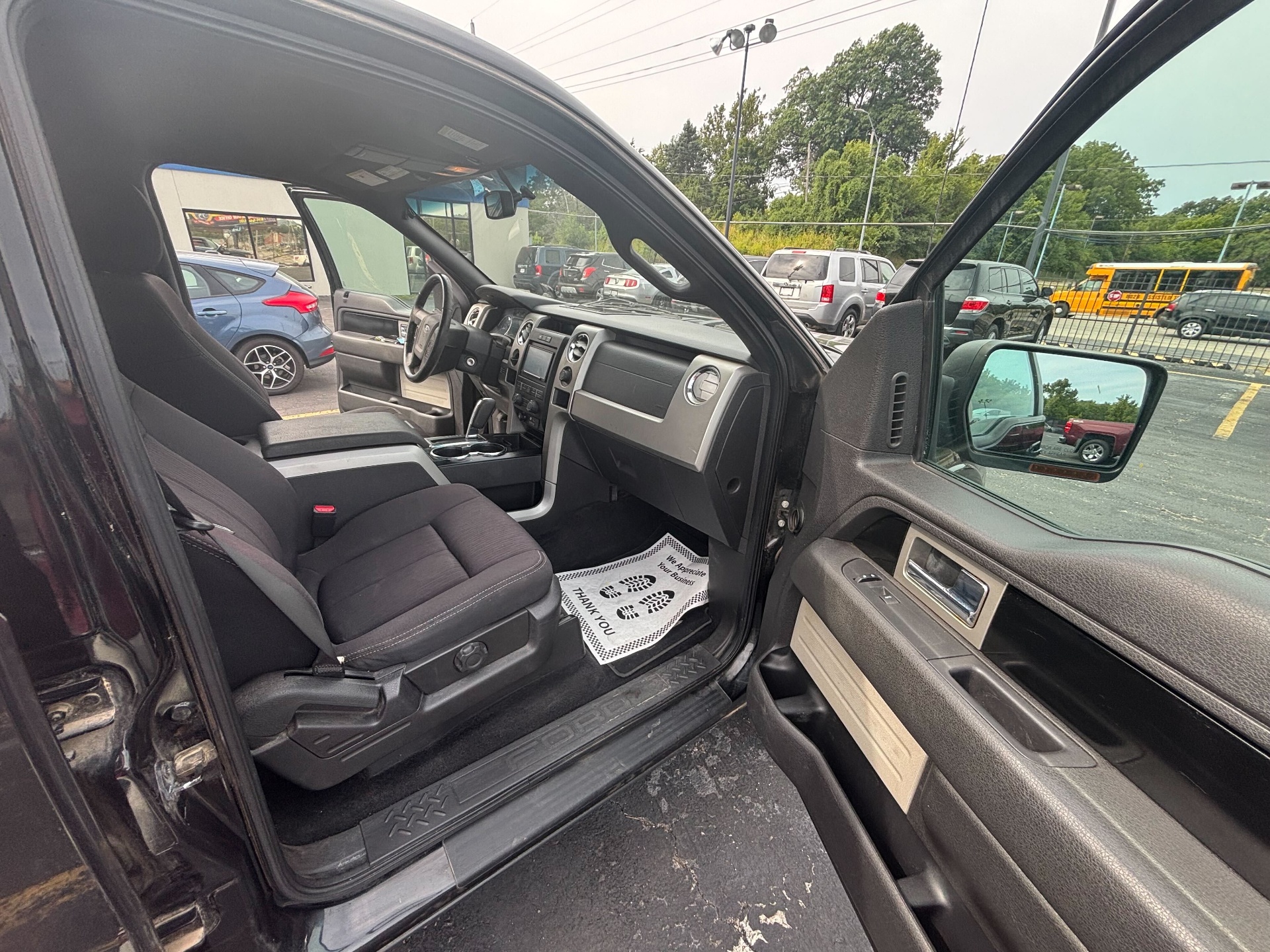 https://whipz-site-01.s3.us-east-2.amazonaws.com/vehicle_inventory/1/P000657/images/6598dc06-3606-44aa-a4fb-afe9a020a477.jpg