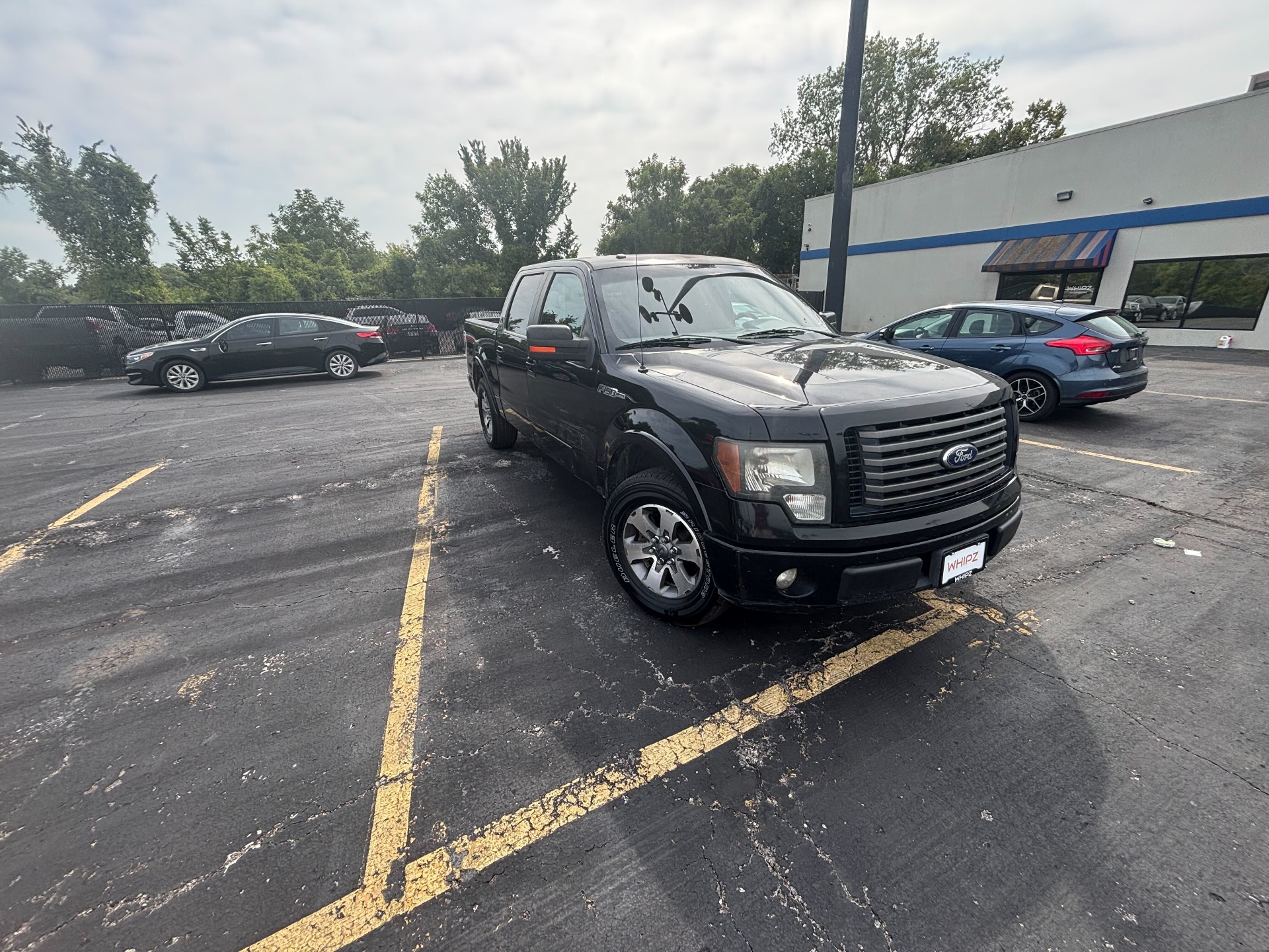 https://whipz-site-01.s3.us-east-2.amazonaws.com/vehicle_inventory/1/P000657/images/c2500ddb-f4ce-46ce-990b-39a5a88c7092.jpg