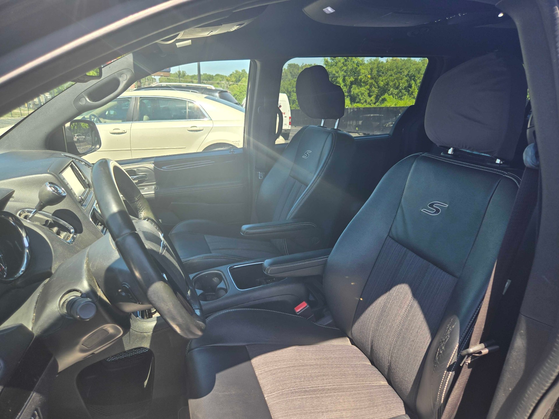 https://whipz-site-01.s3.us-east-2.amazonaws.com/vehicle_inventory/1/P000658/images/5c6239a6-ddcf-45f4-a5c5-169bc87ed1fb.jpg