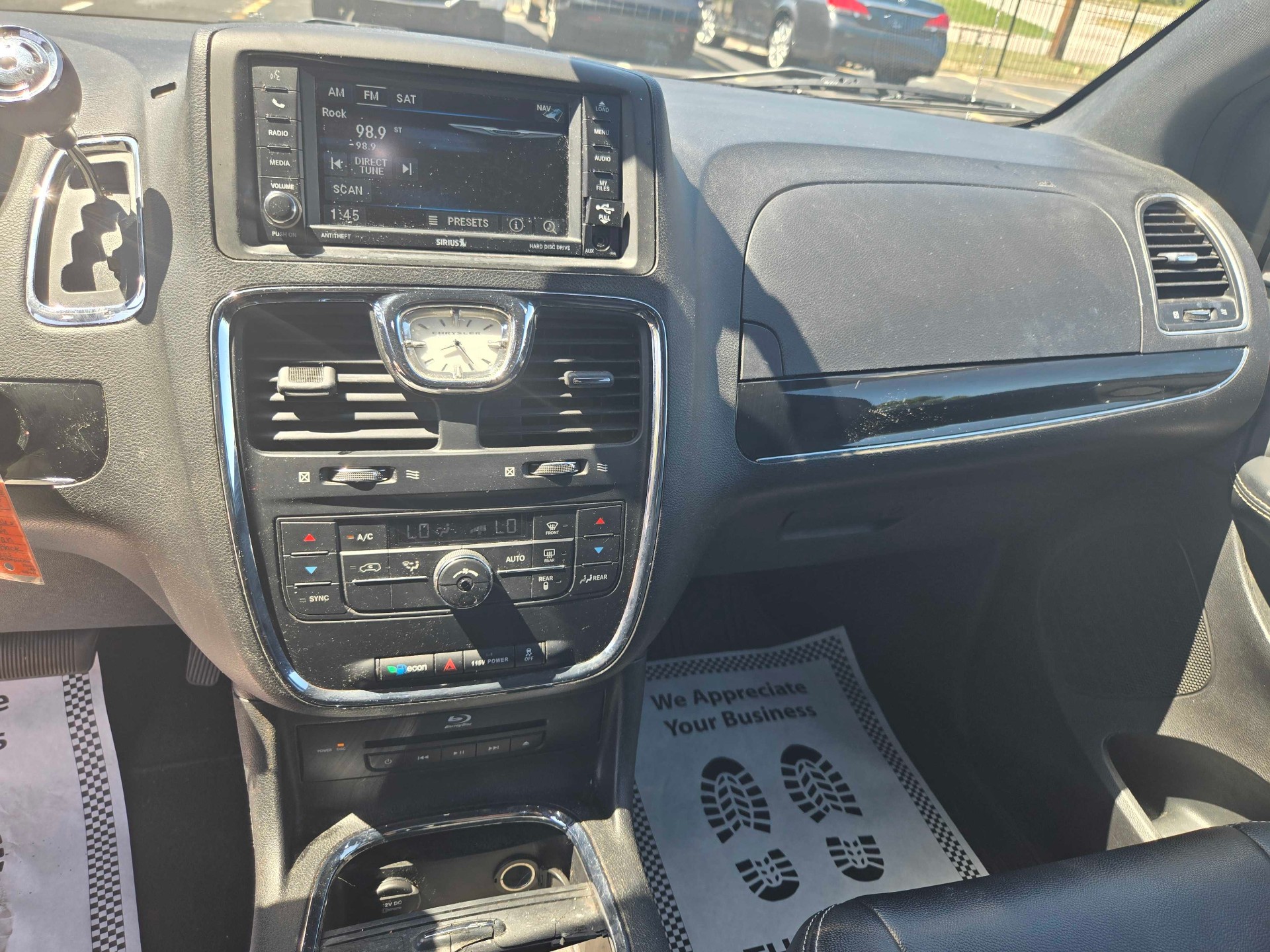 https://whipz-site-01.s3.us-east-2.amazonaws.com/vehicle_inventory/1/P000658/images/fb2dd54f-c426-4919-8a53-6efe3ce7512c.jpg