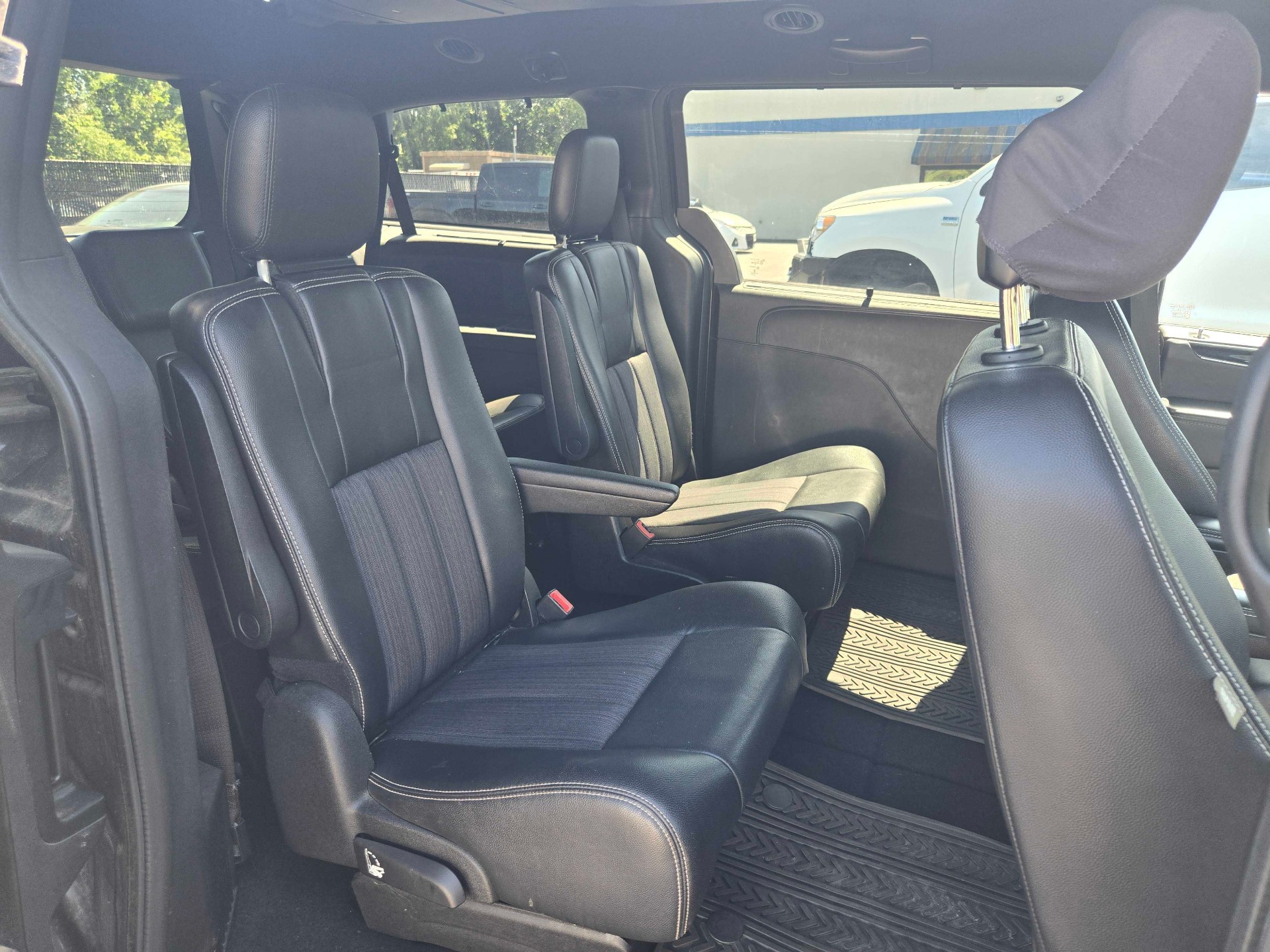 https://whipz-site-01.s3.us-east-2.amazonaws.com/vehicle_inventory/1/P000658/images/fc0bd2a5-aa4b-491a-bdbc-3e012a55e9e8.jpg