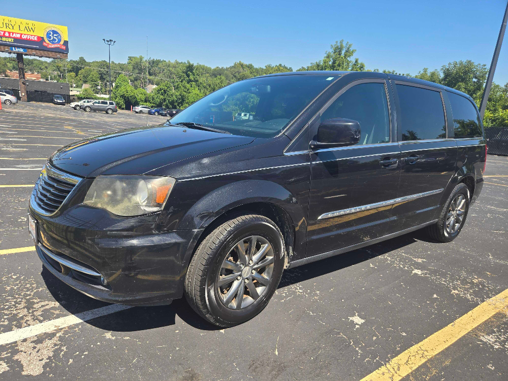 Pre-Owned 2015 Chrysler Town & Country S