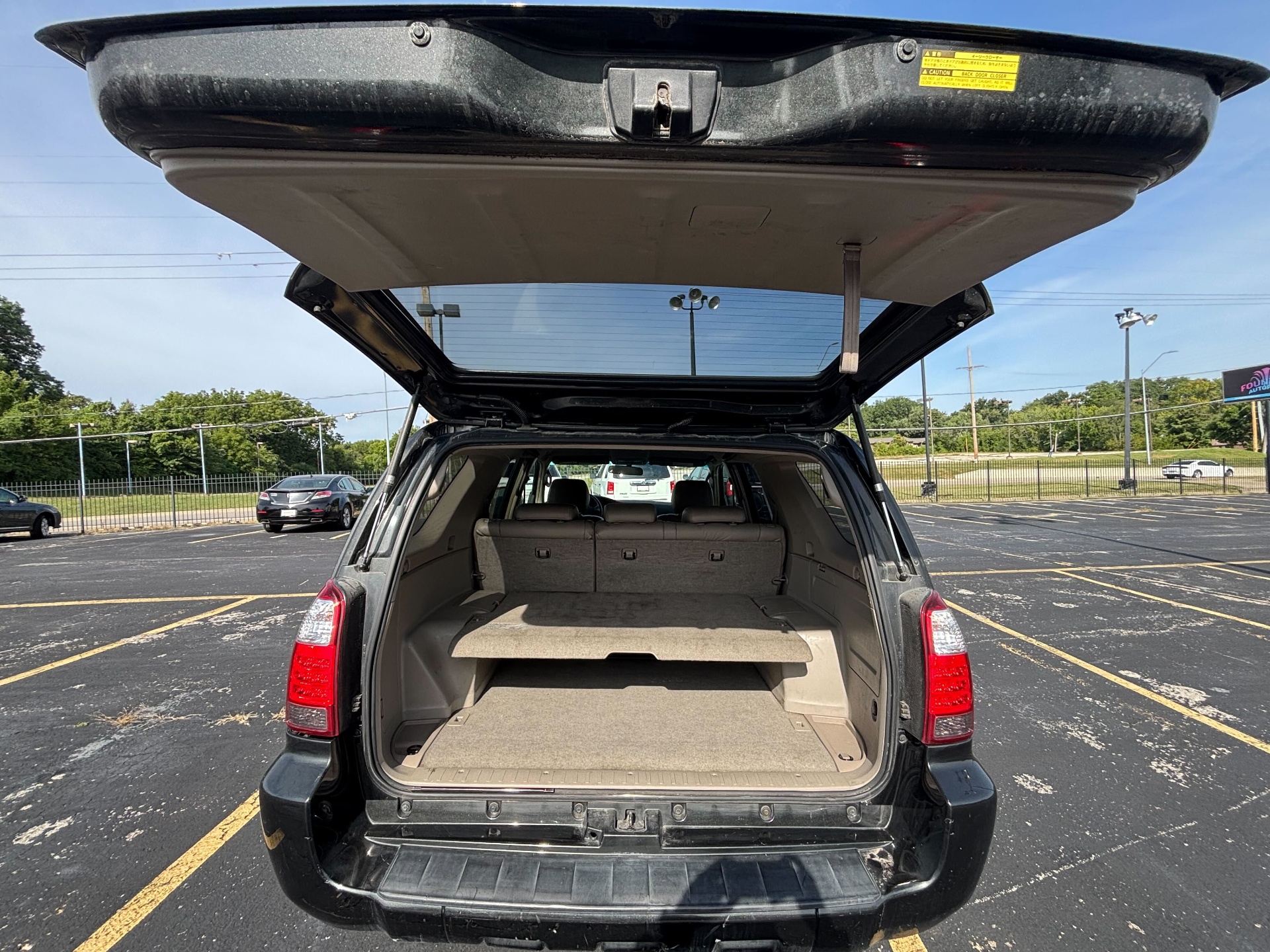 https://whipz-site-01.s3.us-east-2.amazonaws.com/vehicle_inventory/1/P000659/images/8f9ab43a-f6b4-467c-954b-2033ac574244.jpg
