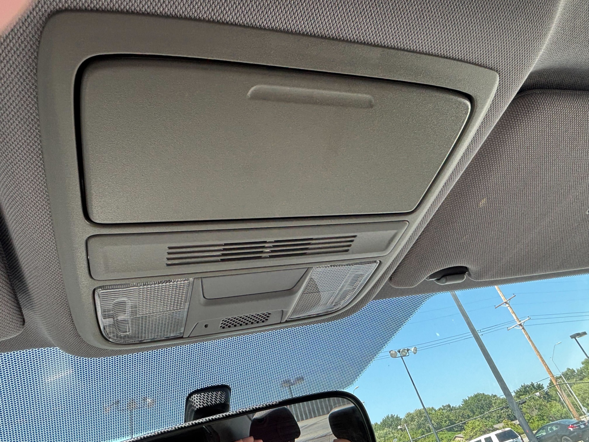 https://whipz-site-01.s3.us-east-2.amazonaws.com/vehicle_inventory/1/P000660/images/3a3dfa83-9ebd-43a6-a347-601248f77083.jpg