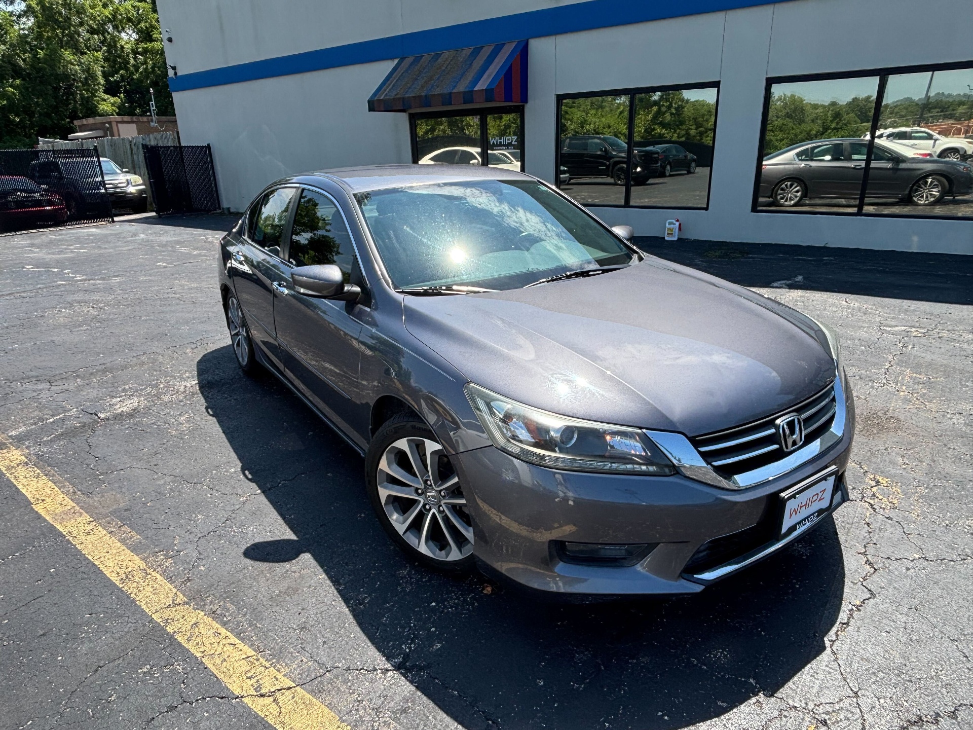 https://whipz-site-01.s3.us-east-2.amazonaws.com/vehicle_inventory/1/P000660/images/5361f307-5728-4abc-80cf-95e52a9afafa.jpg