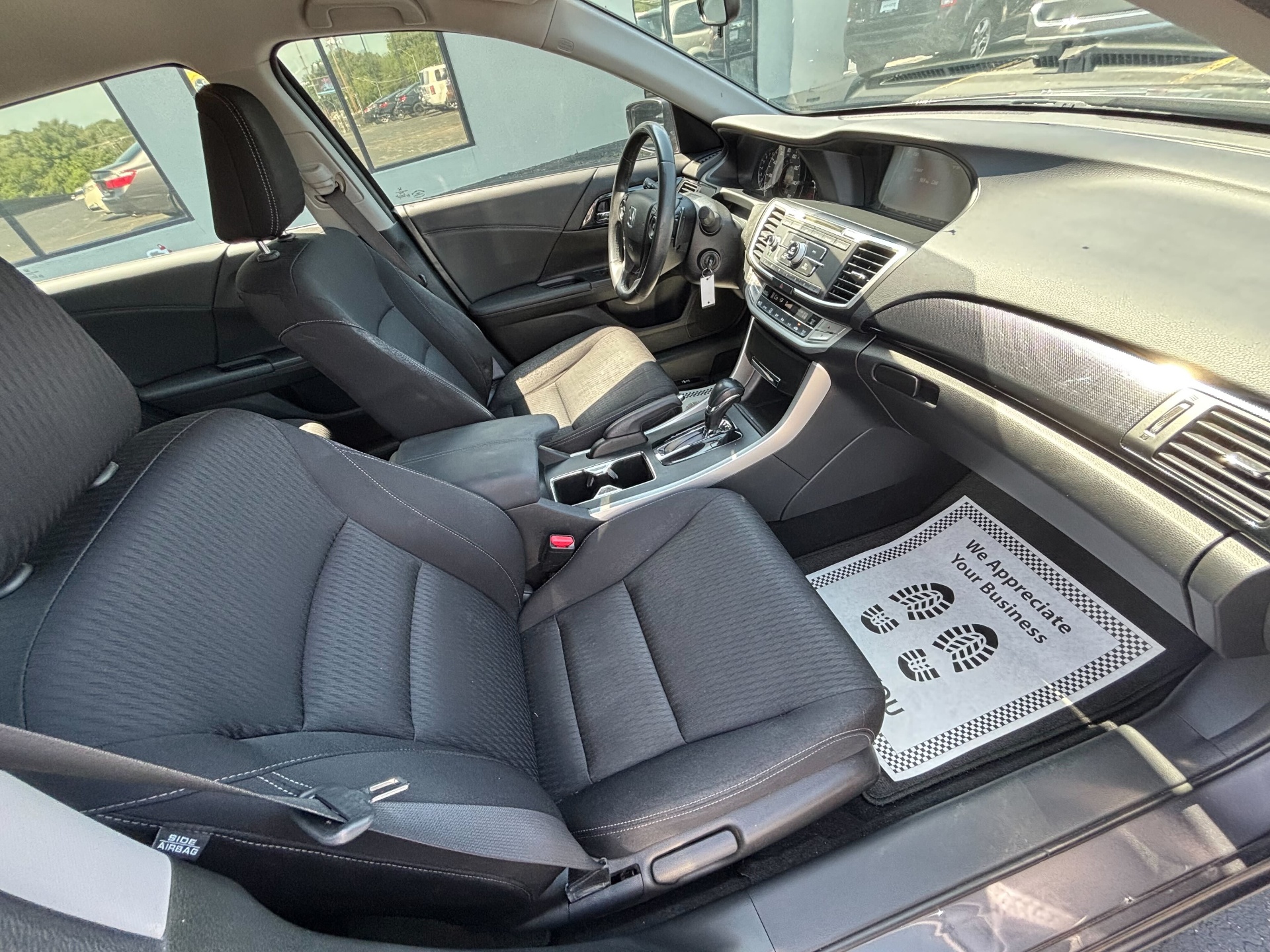 https://whipz-site-01.s3.us-east-2.amazonaws.com/vehicle_inventory/1/P000660/images/63b20ad1-4cb3-4c1f-b132-b8441659bf64.jpg