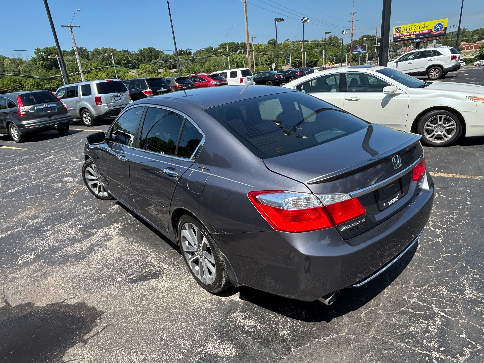 https://whipz-site-01.s3.us-east-2.amazonaws.com/vehicle_inventory/1/P000660/images/c251a939-f676-452e-8206-ec4dc47c2f90.jpg