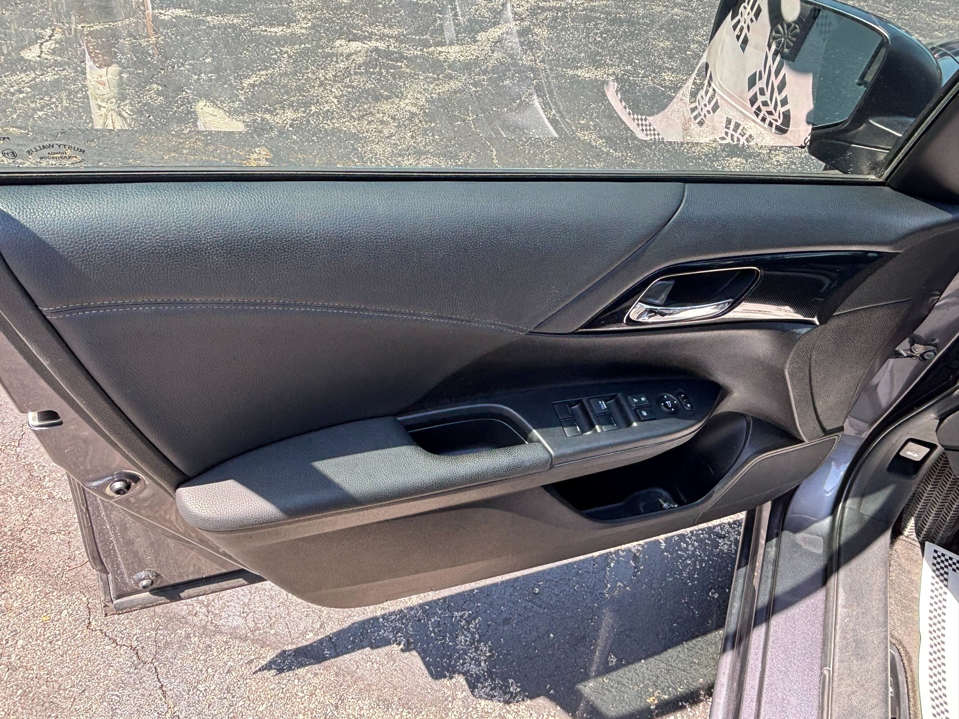 https://whipz-site-01.s3.us-east-2.amazonaws.com/vehicle_inventory/1/P000660/images/c45aec25-d7f0-4dfa-bc79-f874120168f8.jpg
