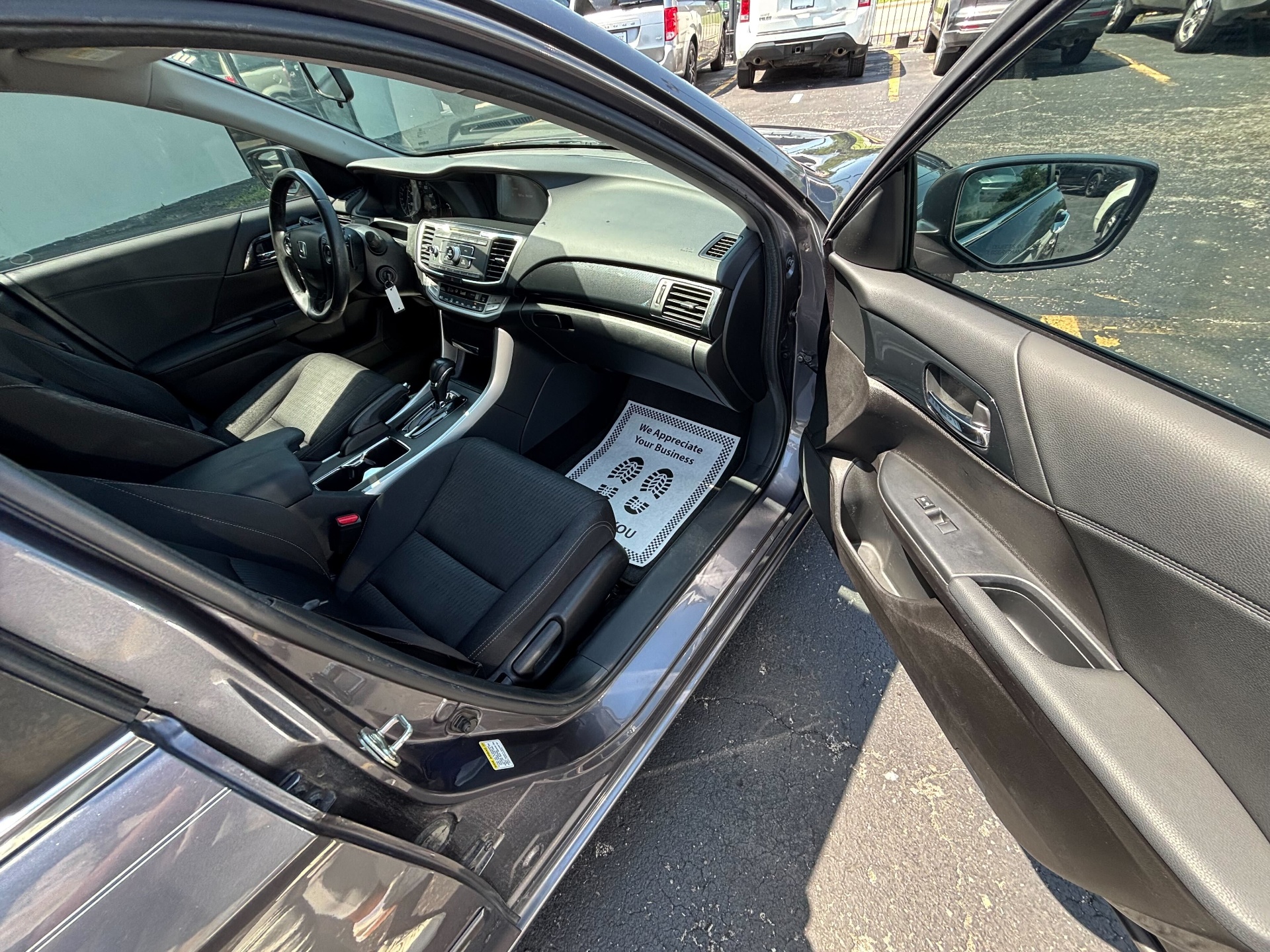 https://whipz-site-01.s3.us-east-2.amazonaws.com/vehicle_inventory/1/P000660/images/e523fbc1-0bca-40f0-9753-46a91f32f551.jpg
