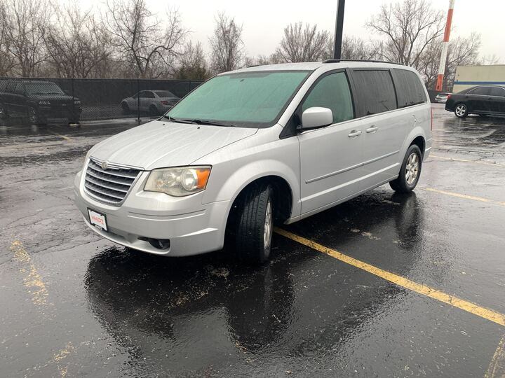 Pre-Owned 2010 Chrysler Town & Country Touring