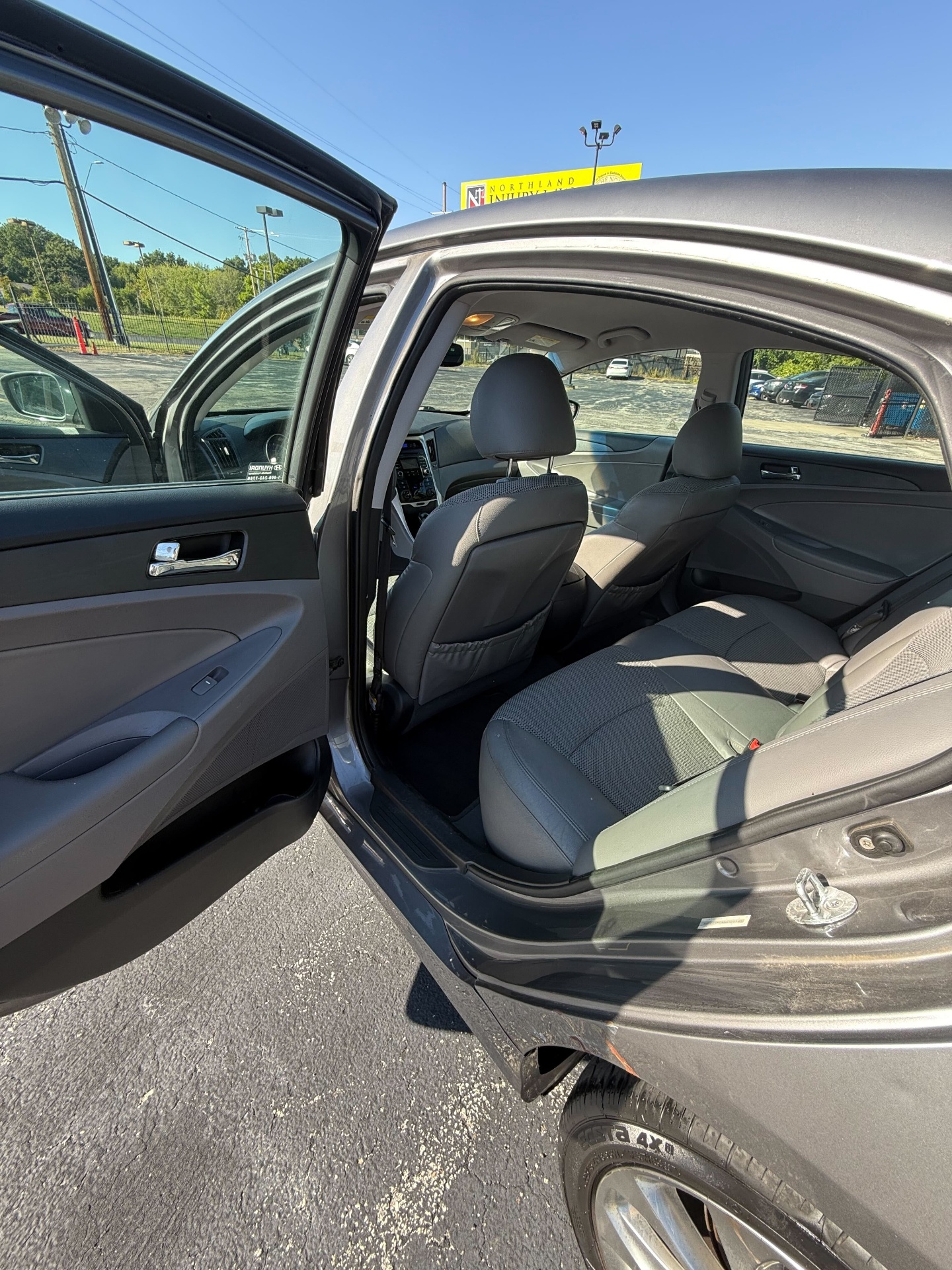 https://whipz-site-01.s3.us-east-2.amazonaws.com/vehicle_inventory/1/R000140/images/dce165e7-5850-4a20-bf4c-9cb815e9b528.jpg