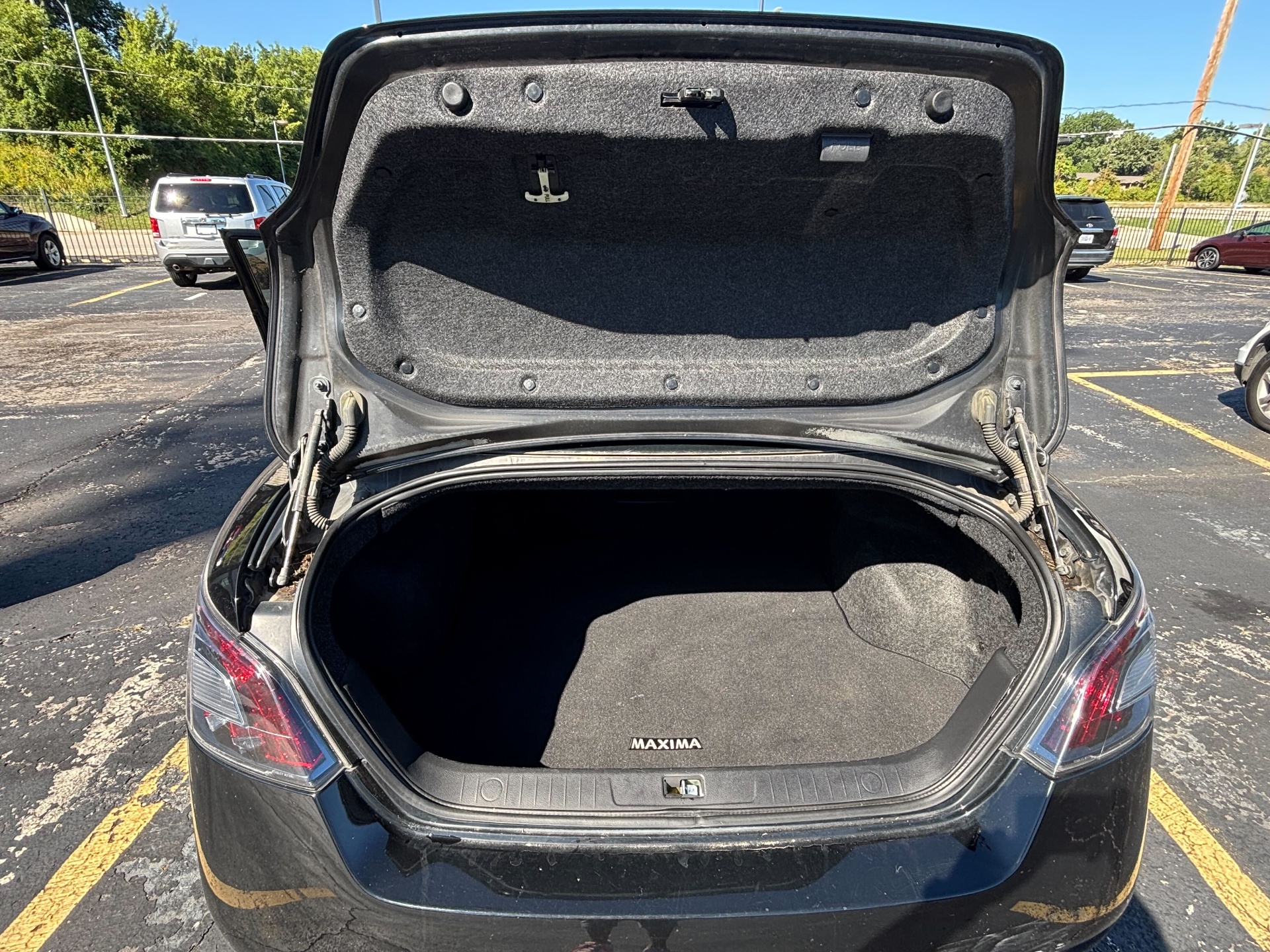 https://whipz-site-01.s3.us-east-2.amazonaws.com/vehicle_inventory/1/R000226/images/e584f27e-ca24-4141-91cc-533d86754b6c.jpg