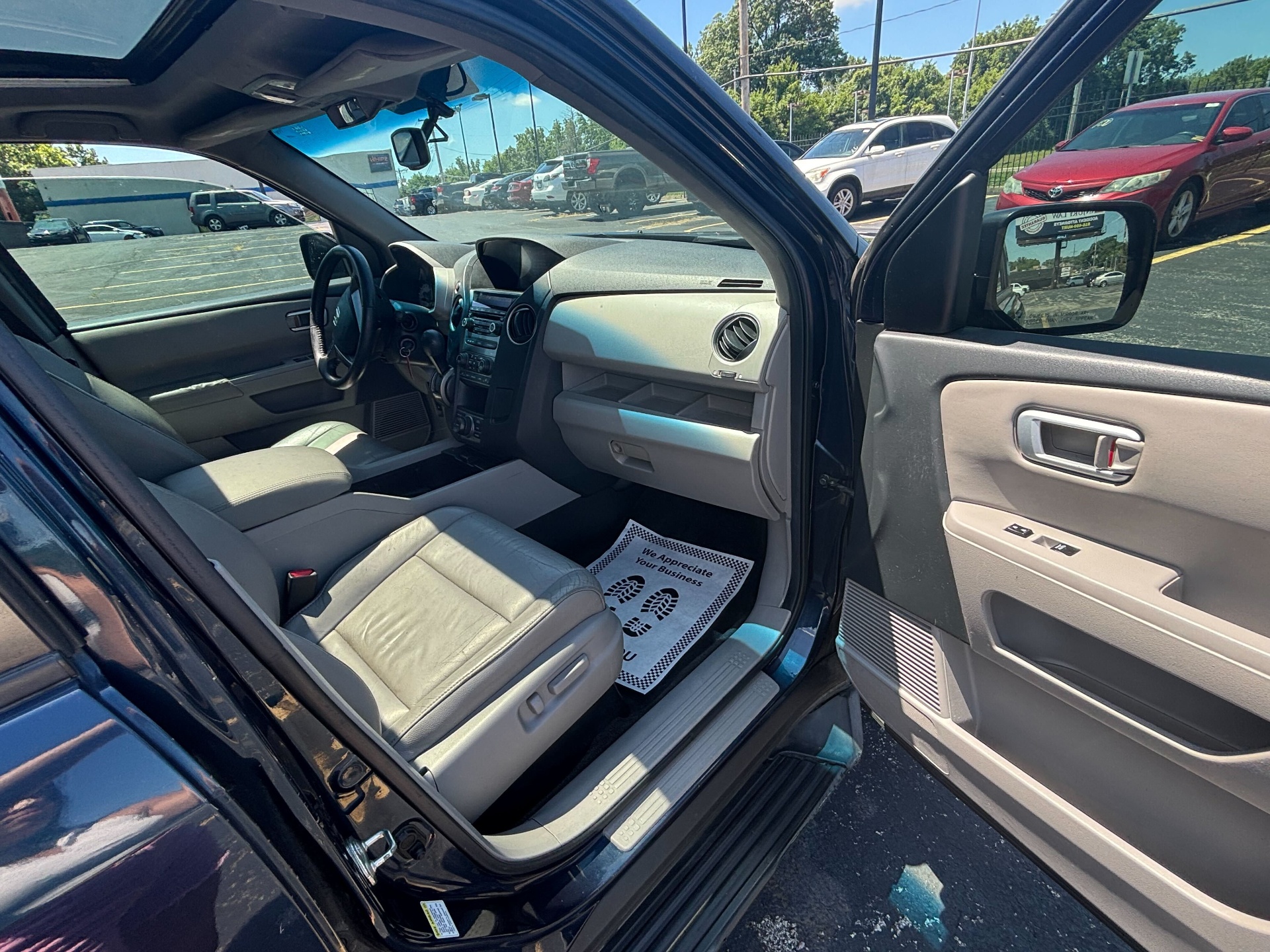 https://whipz-site-01.s3.us-east-2.amazonaws.com/vehicle_inventory/1/R000250/images/660639b6-0392-4789-b315-b4cfc025ea4d.jpg