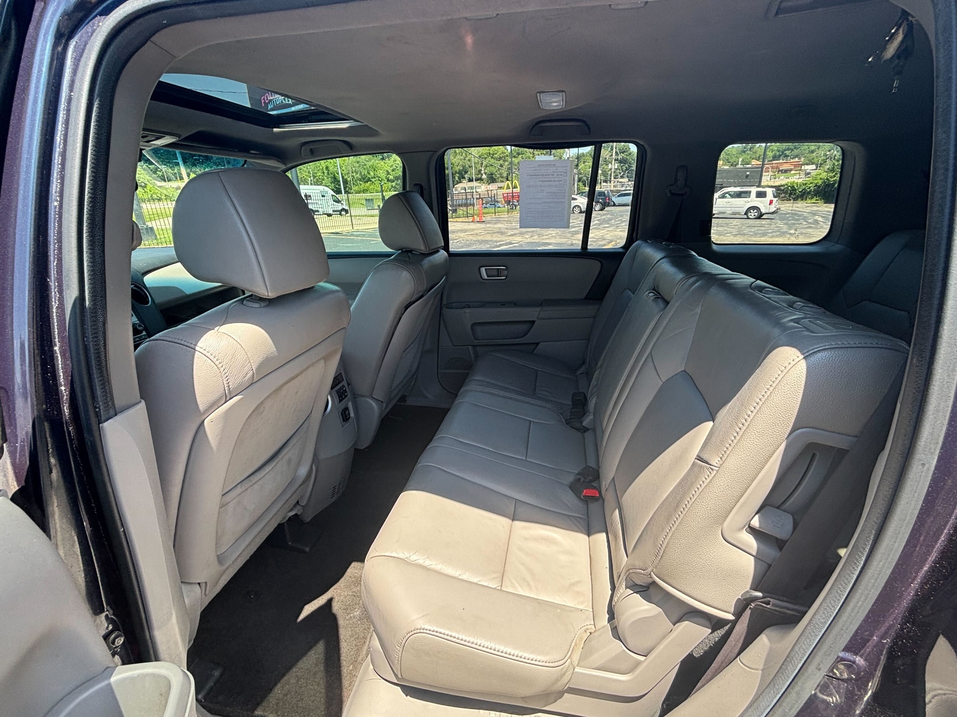 https://whipz-site-01.s3.us-east-2.amazonaws.com/vehicle_inventory/1/R000250/images/eab37237-30cf-4f6c-8e46-bb01413b7fdf.jpg
