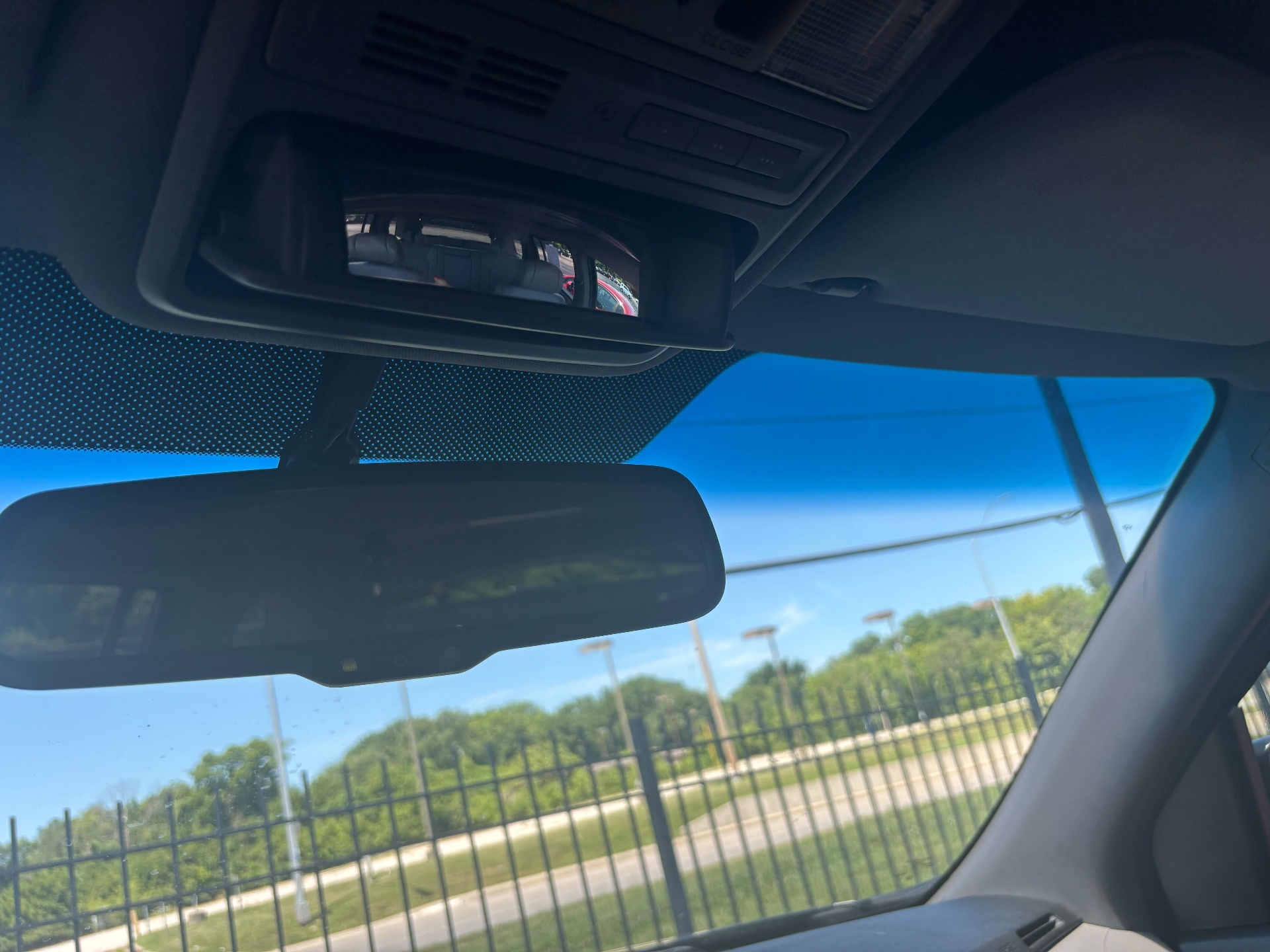 https://whipz-site-01.s3.us-east-2.amazonaws.com/vehicle_inventory/1/R000250/images/fc1c7317-b46c-4c4b-b1e6-afa25b89231c.jpg