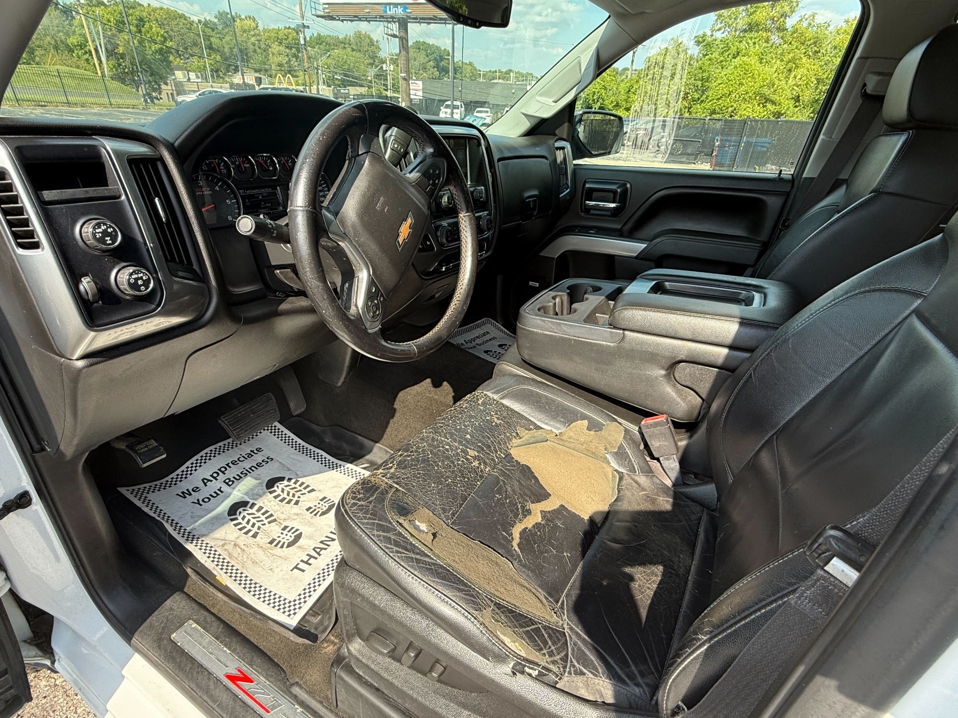 https://whipz-site-01.s3.us-east-2.amazonaws.com/vehicle_inventory/1/R000267/images/0c225623-7660-4f90-82cf-6de1b2ff3c6c.jpg