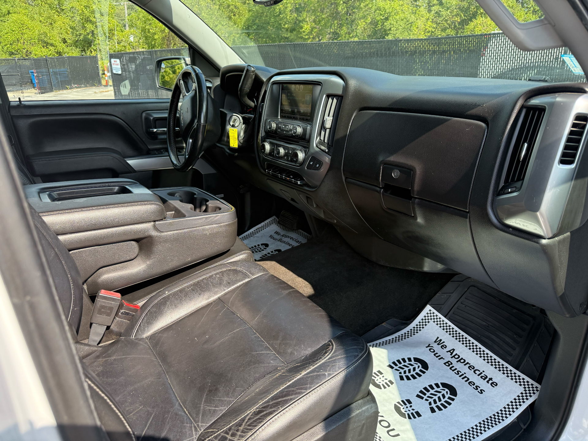 https://whipz-site-01.s3.us-east-2.amazonaws.com/vehicle_inventory/1/R000267/images/3afd9bcc-58a6-4dc5-9f60-af49ecf83232.jpg