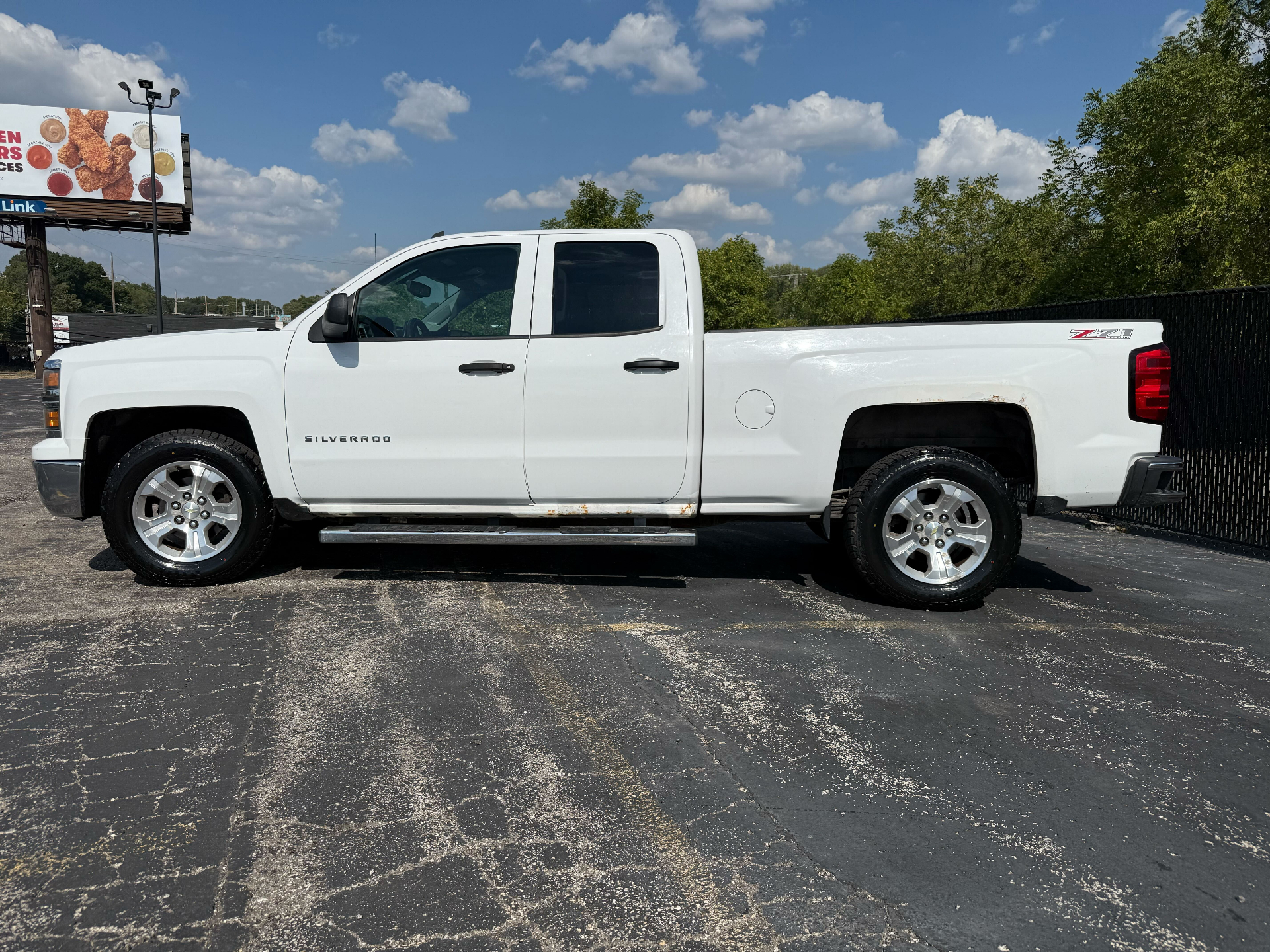 https://whipz-site-01.s3.us-east-2.amazonaws.com/vehicle_inventory/1/R000267/images/e8425e7a-750f-4e90-b10d-ef9b55ffa0f0.jpg