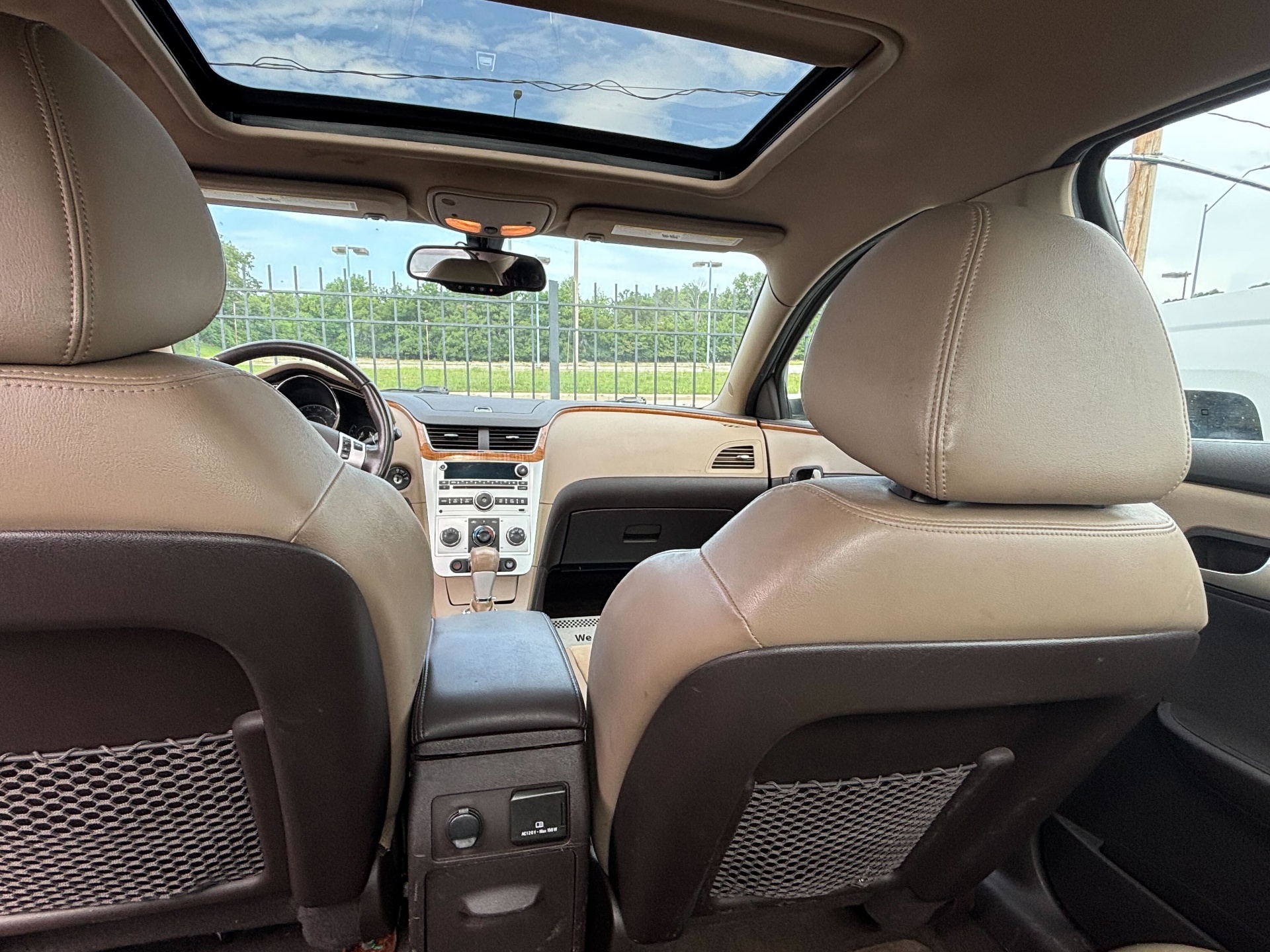 https://whipz-site-01.s3.us-east-2.amazonaws.com/vehicle_inventory/1/R000270/images/58a2468d-f470-4b69-bd9b-02e0cb751da3.jpg