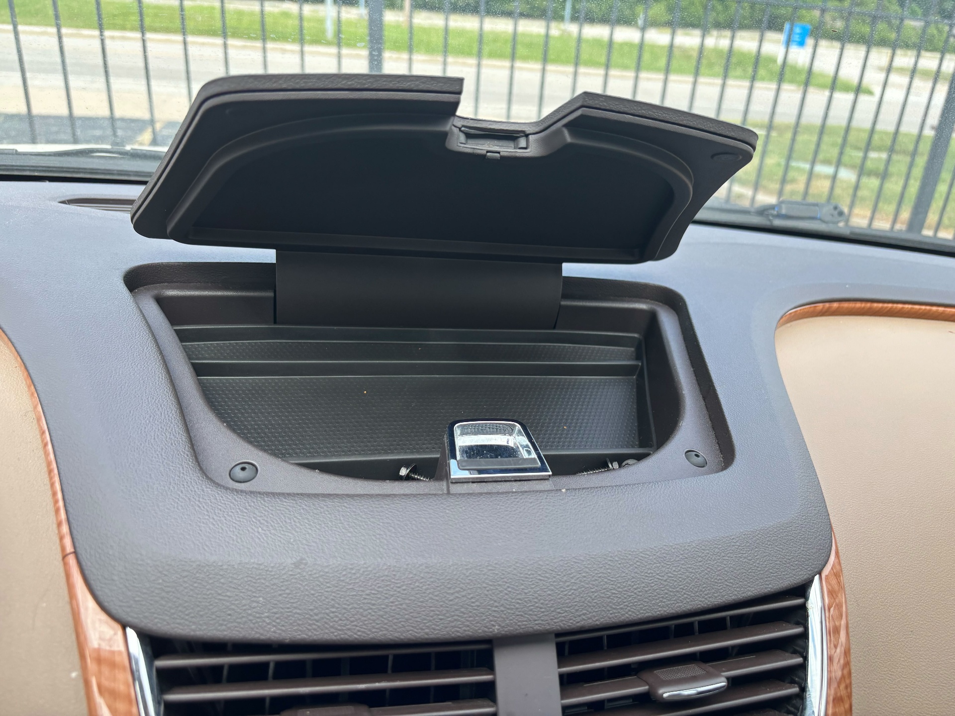 https://whipz-site-01.s3.us-east-2.amazonaws.com/vehicle_inventory/1/R000270/images/98ebef35-800f-4d33-92ca-a2a659bb59ff.jpg