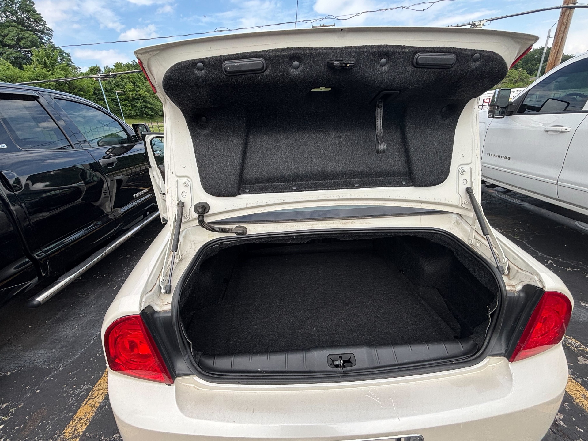 https://whipz-site-01.s3.us-east-2.amazonaws.com/vehicle_inventory/1/R000270/images/b69c6bce-825e-461c-a78d-ab9f8f8d20c6.jpg