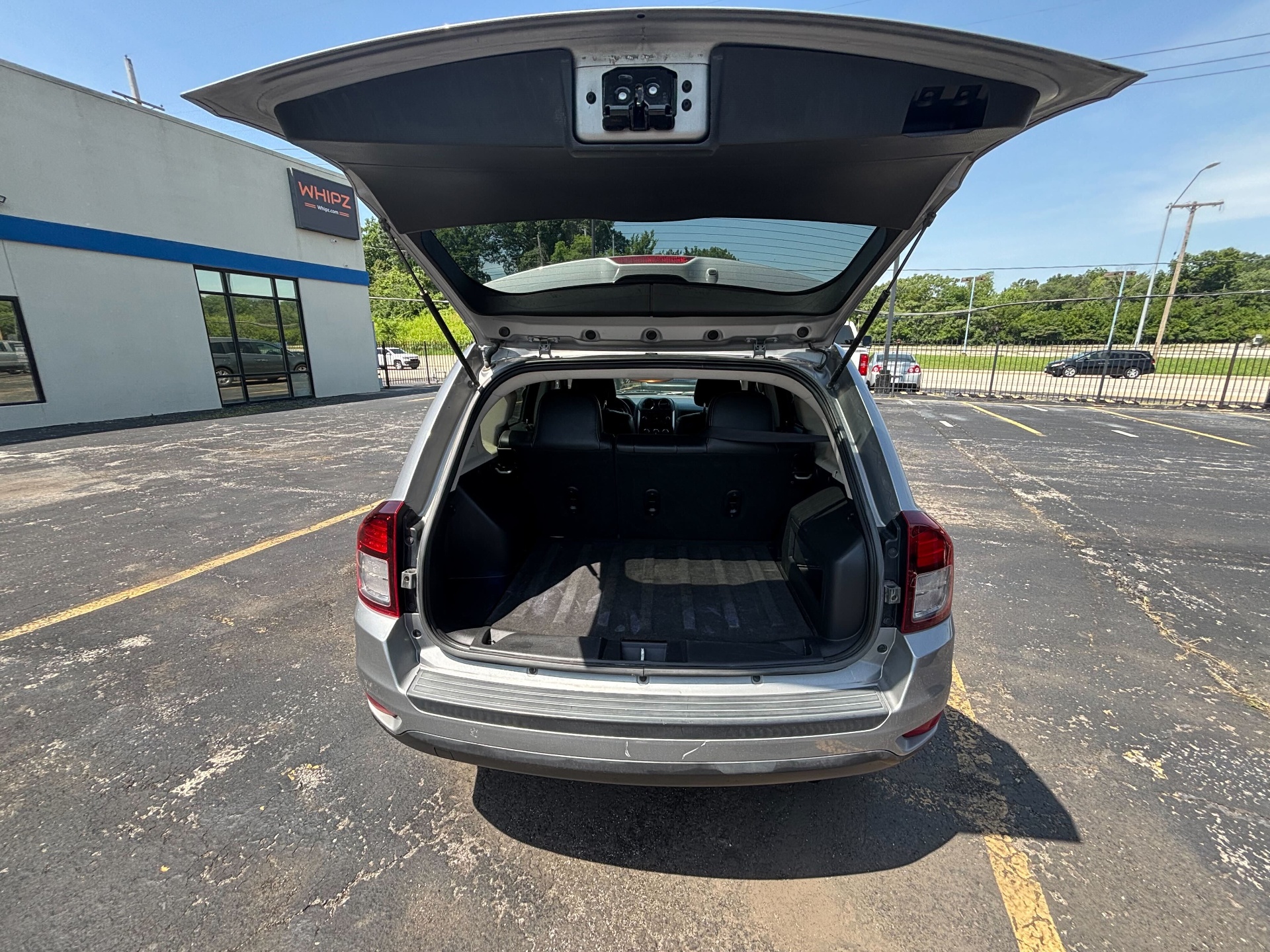 https://whipz-site-01.s3.us-east-2.amazonaws.com/vehicle_inventory/1/R000281/images/1f7dda8e-4662-4e88-8079-afce9c9f203b.jpg