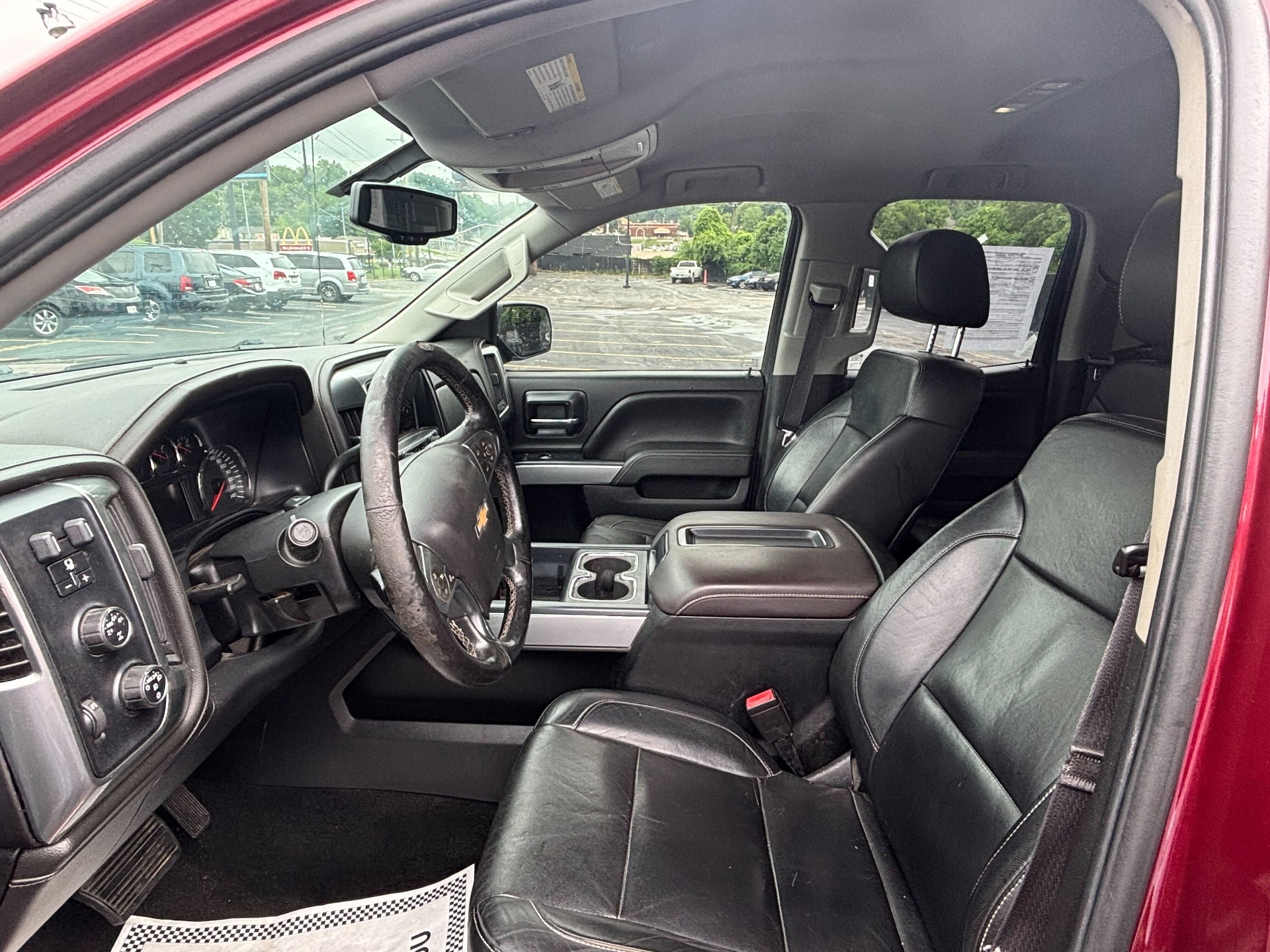https://whipz-site-01.s3.us-east-2.amazonaws.com/vehicle_inventory/1/R000284/images/324143a8-7c7b-445d-88cf-3b3149bb1181.jpg