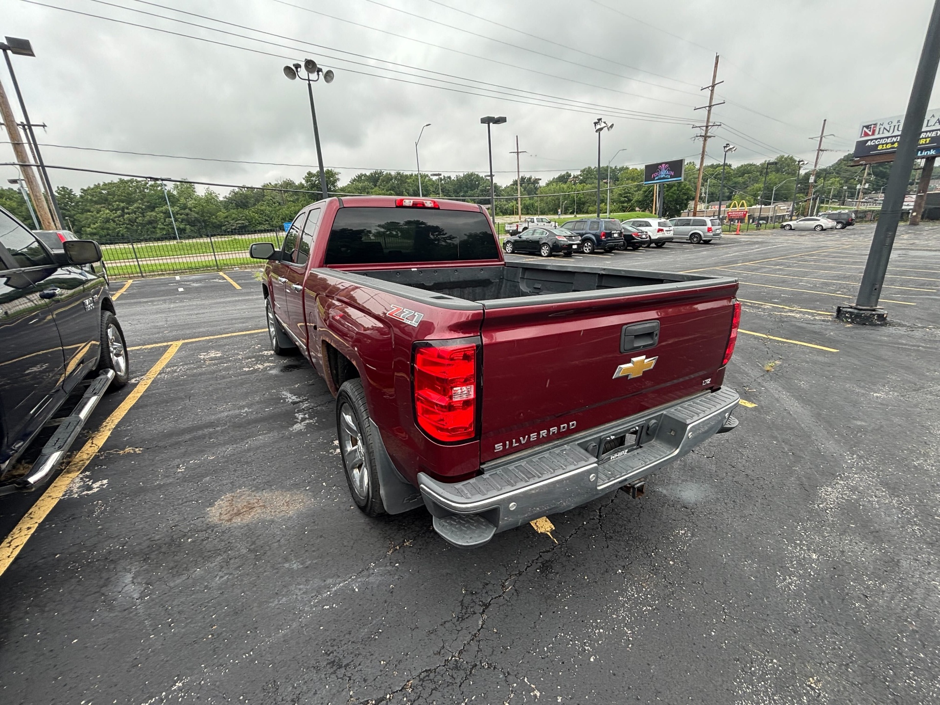 https://whipz-site-01.s3.us-east-2.amazonaws.com/vehicle_inventory/1/R000284/images/3c793f0c-34f8-4c87-8474-653ce0db67e5.jpg